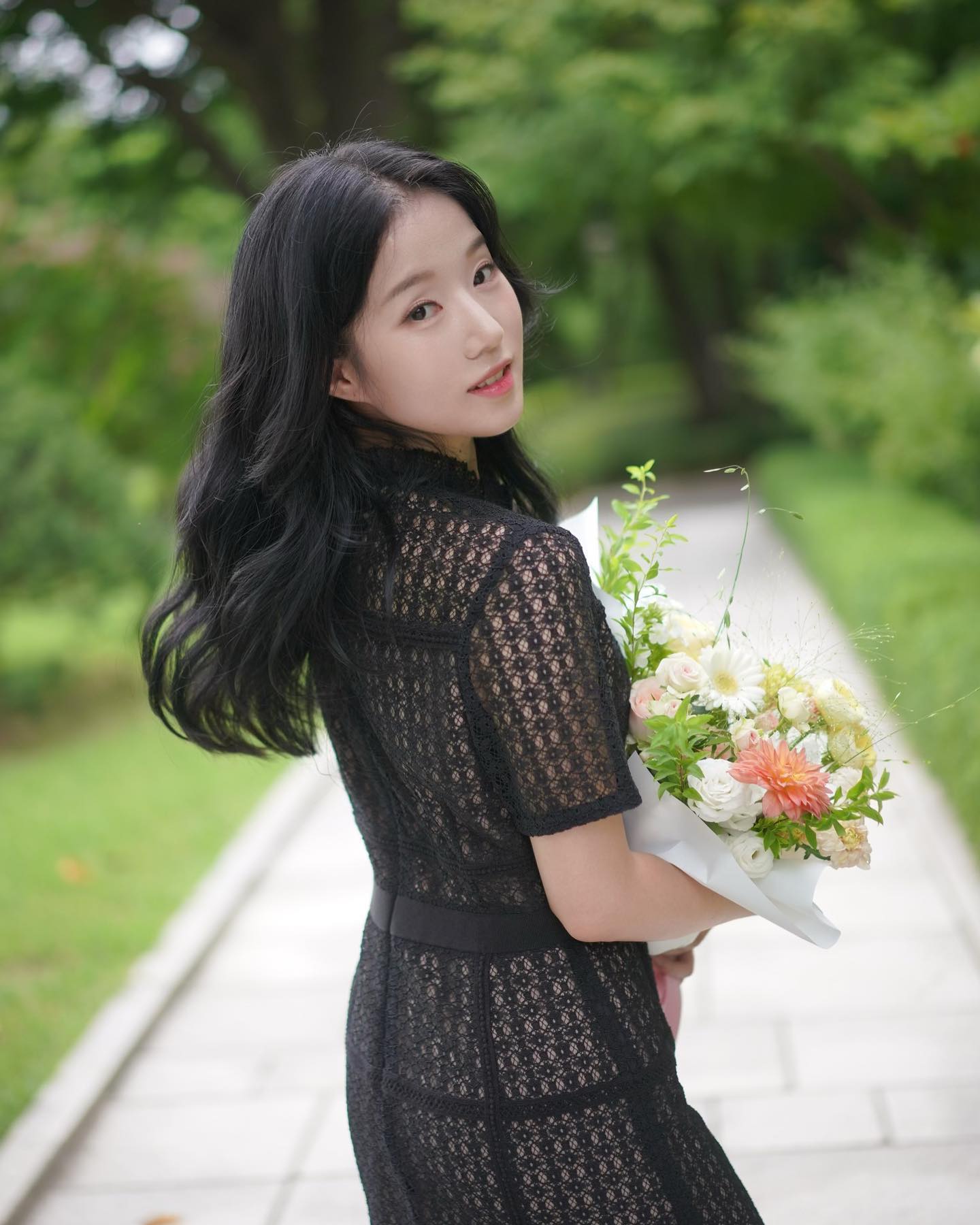 👩🏻‍🎓2020~2023👩🏻‍🎓

수많은 사건사고들 끝에 졸업합니다🌹

Finally graduated after freaking disasters🌹

.

.

.

#b컷 #이그와트 #졸업사진 #졸업스냅 #졸업메이크업 #이화여대