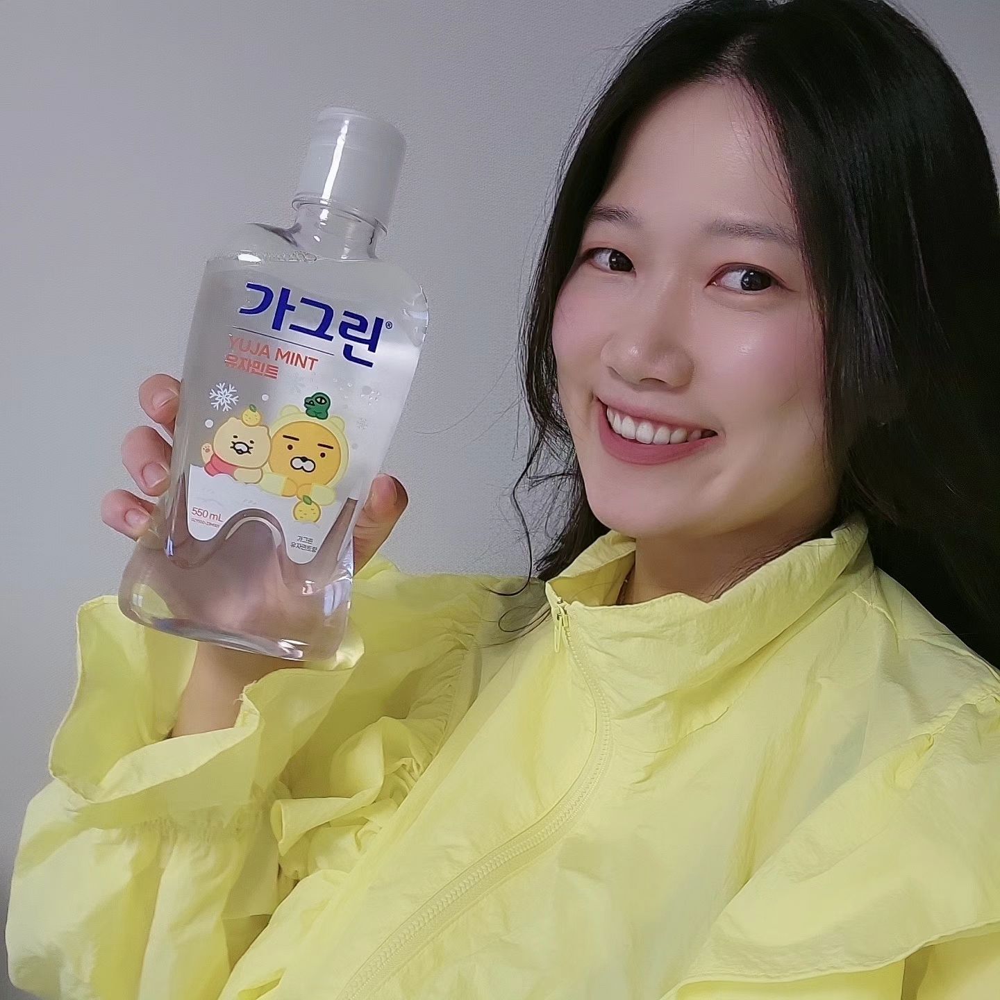 #광고 #가그린 #유자민트 상큼해
.
 #가그린유자민트 달콤상큼그자체
.
매운느낌하나도 없이 상쾌해서 자꾸만 손이가네
#카카오프렌즈 #춘식이 #라이언 콜라보패키지로 귀여운 스티커까지 있지!
.
가그린 피치민트도 좋았는데
 한정판으로 그린 유자민트 겨울에디션 도 넘 만족쓰💗💗
.
계속 가글하고싶자나🤩 
.
✅️구취 및 프라그제거, 충치 및 치은염 예방, 에탄올 무첨가라서  안심하고 사용 중
.
✅️상쾌하고 깔끔한 유자향인데
순해서 구강청결제 초보자도 사용 가능!!
.
연말약속 많음 요즘
고기먹고 가글 해주면 언제어디서나 입냄새없이 상쾌한 구강청결 유지가능❣️❣️
.
👉구매처
: 올리브영
.
🏷garglin_official
.
.
 #구취제거 #선물추천 #올영추천템#연말선물#회식#회식필수품