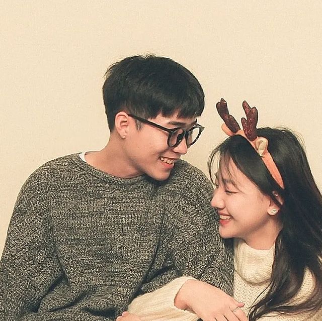🧸우혜원🧸 on Instagram: "#광고 @ourstudio_today 곧 크리스마스니까 또 사진 찍으러 가야지🎄❤️ 이번에도 오늘, 우리 사진관에서 촬영했는데 역시 가격도 너무 착하고 흑백, 컬러 등 총 4가지
