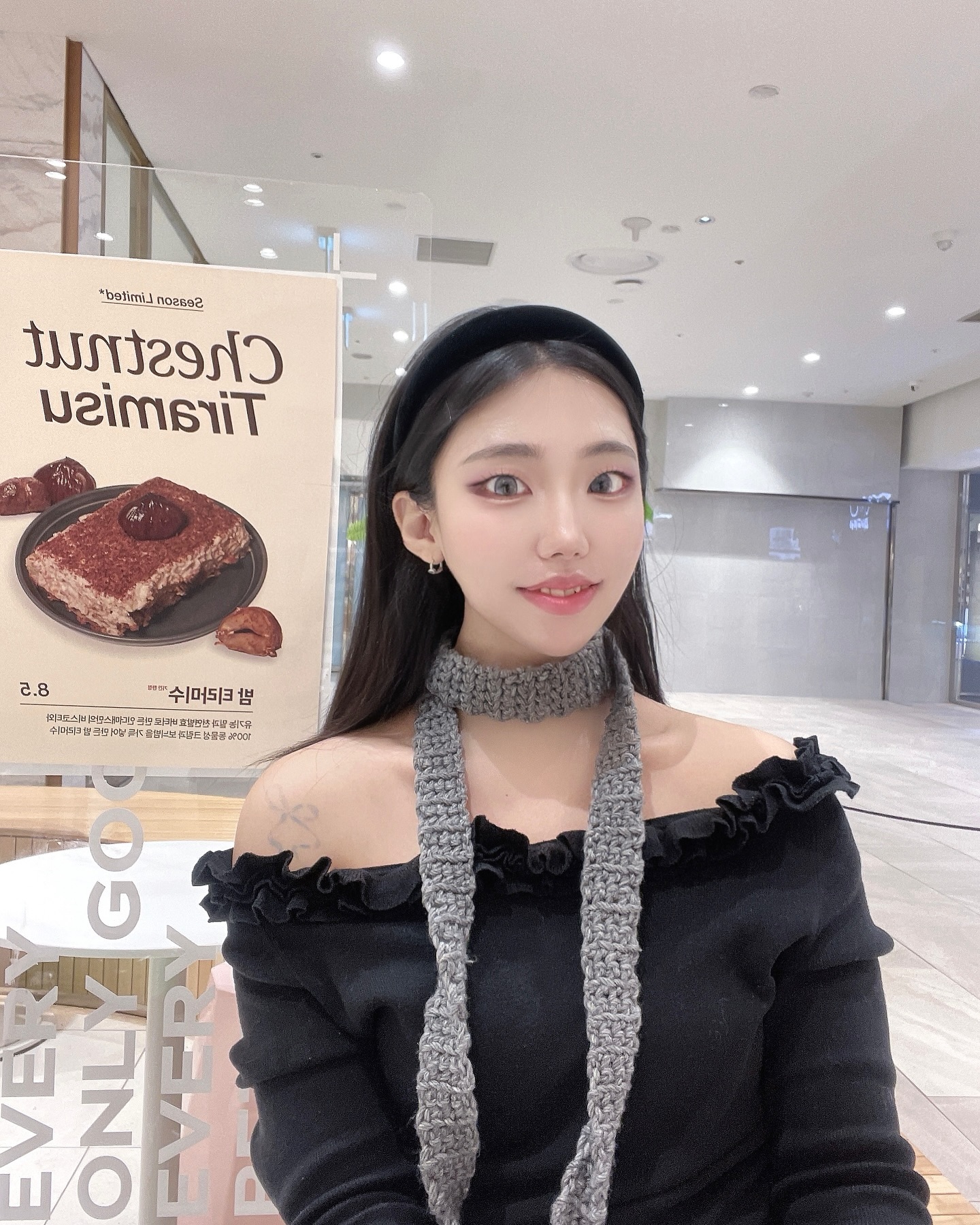 늦은 크리스마스 기록🎄🤍
집이 젤루좋아 집순이는 크리스마스에도 집콕인데, 오랫만에 부산 다녀왔어요!ㅎㅎ
너무너무 피곤한 와중에 다녀와서 무계획으로 갔더니 국밥집 왤케 많고, 넓어서 어딜 가야할지도 모르겠어서 좀 망한감이 있지만!
그래도 오션뷰 국밥은 깔끔하니 맛있었고, 이재모 피자도 5시간 넘게 기다렸지만 맛있었다..!😋😋
(그치만 담엔 포장해서 먹는걸로…🥹)
크리스마스엔 역시 집콕이 짱인것 같아요🏠