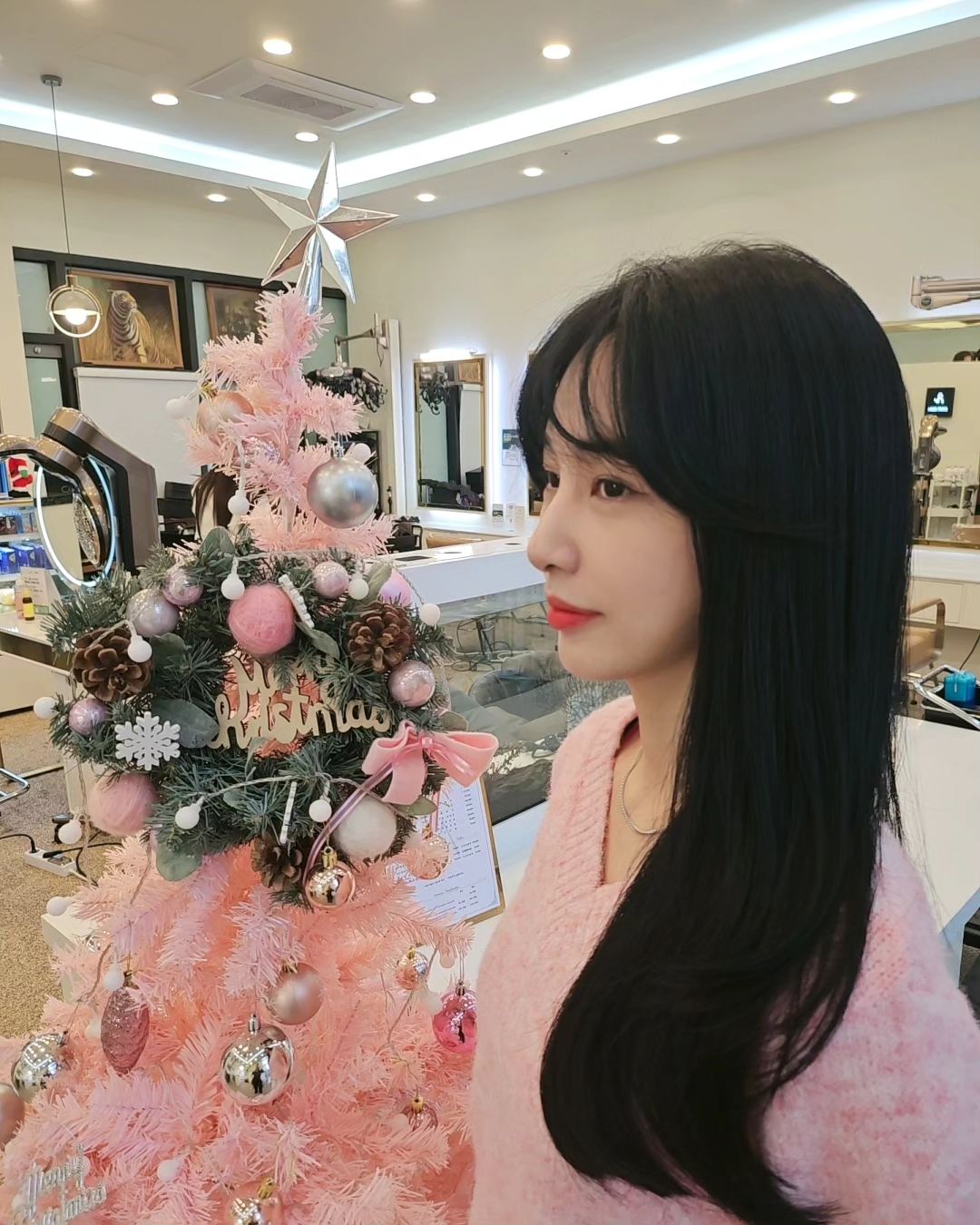 오늘도 머리 예쁘게 잘라줘서 고마워용♡

1983_heejin_stylebook 

#애교머리 #레이어드컷 #트랜드컷 #연말맞이