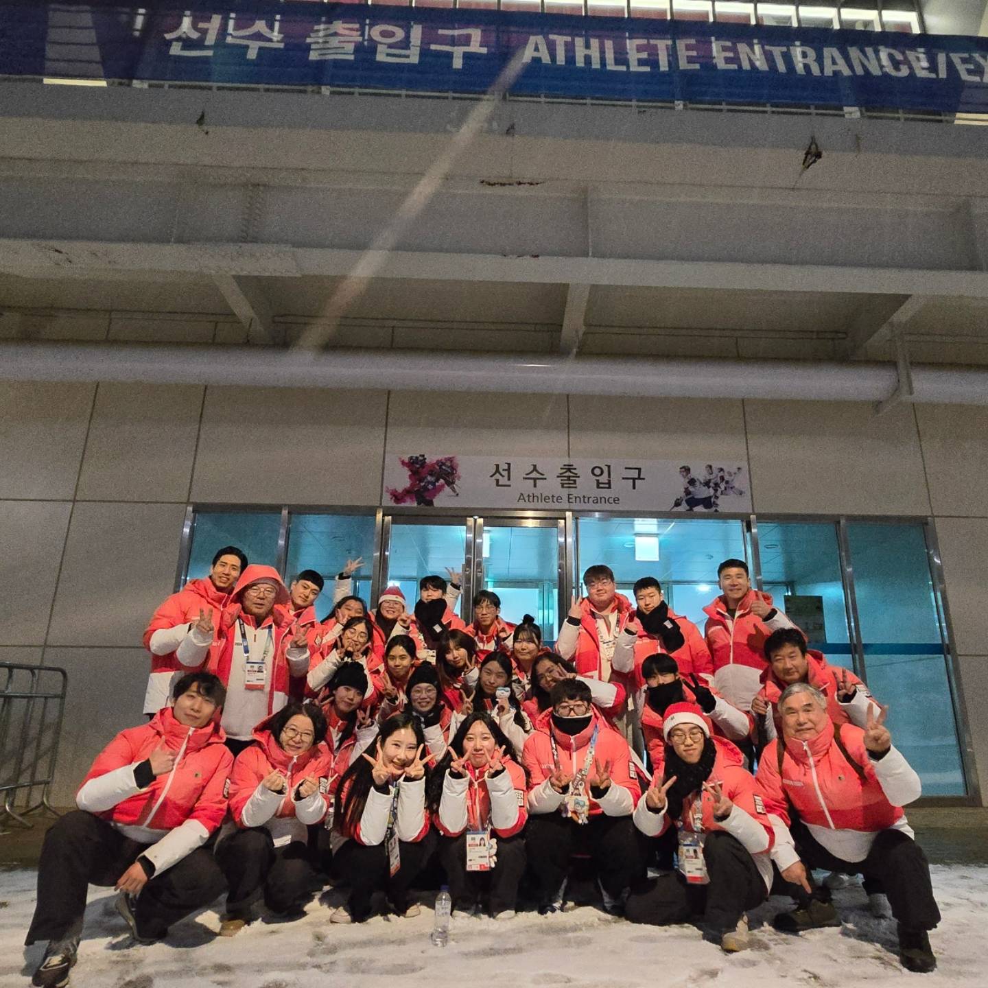 #함께할때빛나는우리 #강원2024 gangwon2024

1. 폐회식 준비🥰 눈이와도 비가와도 우리는#의전팀
2. 올림픽네컷🏒하키센터#GSP 자봉들이랑❤
3. 인생네컷 한번에 32장 찍기(체험관 부스에서)
4. 뭉초 졸졸 따라다니기
5. 뭉초 팬사인회도 가고😘
6. 폐회식. 멋있었다.
7. 자원봉사자 관리하면서, 그들을 보내면서 받은 많은 메시지들
8. 뭉초 성덕 (۶•̀ᴗ•́)۶
9. ٩༼๑･ิﻌ･ิ༽۶٩༼･ิﻌ･ิ๑༽۶ 하키 이겼다아 승리
10. #hockeyinmyheart 🏒