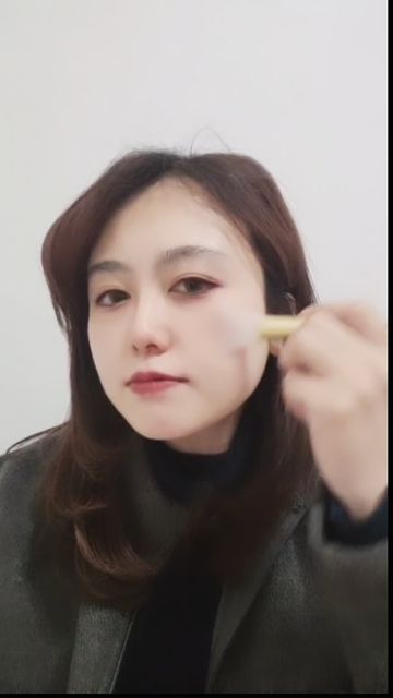 먹는거 좋아하는 언니🐰 on Instagram: "#광고 물광 톡톡 매끄러운 피부 가져가세요 💙 @medicube_korea 함께 💙 [제로 모공 원데이 세럼] 메디큐브 제로 모공 원데이 세럼은 모공 축소 성분과 모공