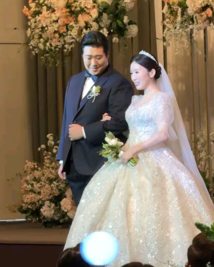 #수진이결혼식 #2월3일 #결혼축하해💕 #사랑하는 #내친구❤️ #사랑스럽다💕 #성남코리아디자인센터 #나좀 #사진좀찍는듯 #ㅋㅋㅋㅋ #우아해❤️ #미쳤따리😆 #잘살아유💕 #행복한시간💕