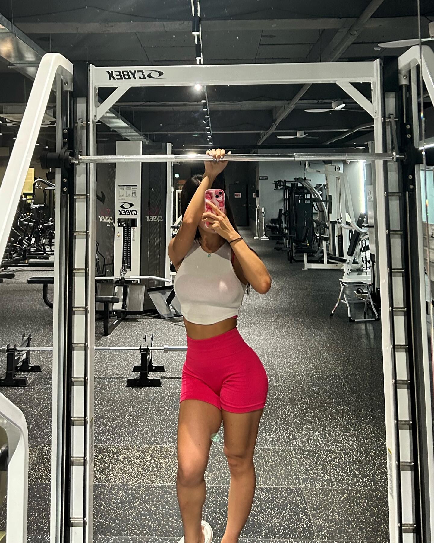 4인팟하체💕

미녀와야수짐 봉명점에서 편한사람들과
사인팟은 처음인데 운동 진짜 잘되땨🤭

즐겁고 건강한 행복한 즉흥운덩이어따❣️

봉명점 개죻다,, 운동장같이 넓어서 달리기 가능..
운동하다가 죽기 좋은 곳이었다… jinfitness 
기구도 귀한것들 가득 진짜 놀이동산 🎡

#미녀와야수짐 #미녀와야수짐봉명점