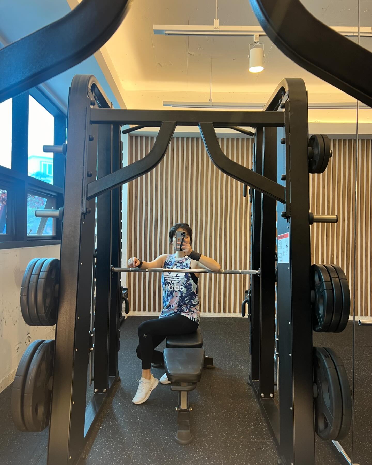 4/12 #금요팅
운동 빠짝~!!하고 ㅋㅋ
또 바쁜 하루가 됐네요 ㅋ
오늘은 #가슴운동 데이~~
#오운완 이라고 하기에....넘 짧은시간~~ㅋ
굴애도 지금 뻐근해지는거 보니 하긴했나봐요 ㅋㅋ