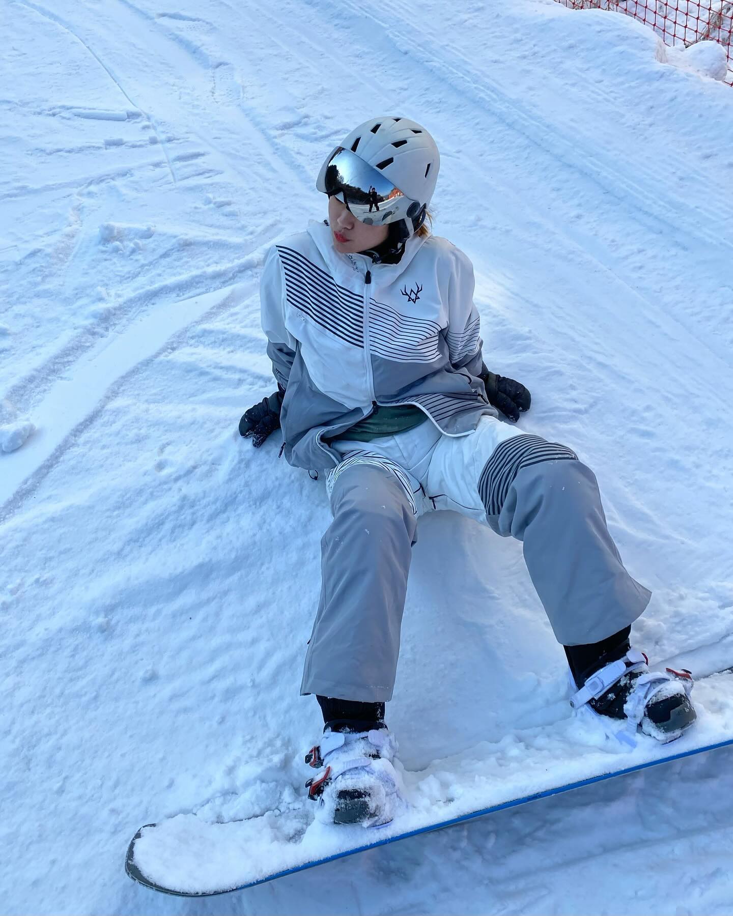 .
1년만에 타는 두번째 보드🏂
근육통을 얻었지만 매우 행벅했다....🤍
#무주스키장 #스노우보드