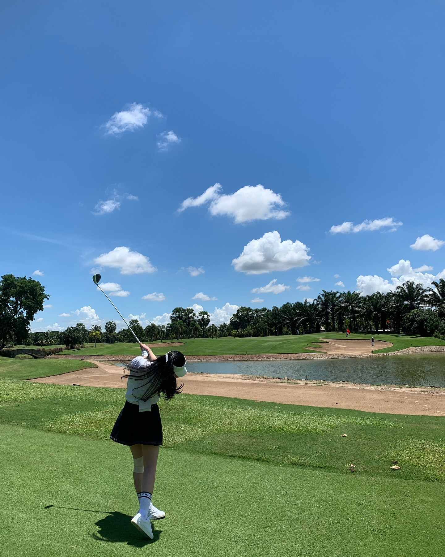 기억에 기리기리 기억 될 머리 올린 날 ⛳️💚

최대한 피해되지 않게 머리 올리기 전에 매일 매일 연습했지만 맘처럼 되지는 않았다!🥹
첫 필드 드라이브 샷 떨린다구 들었는데 살짝 떨렸어 나🫨
그래두 첫 필드 나오면 공도 못 띄운다는데 잘한거라구 믿을램😙(쀼-💗)

아직 수술한 다리 회복이 덜 돼서 붓고 아파서 9홀까지 치고 홀 아웃 했지만 앞으로도 열심히 연습해서 나날이 발전하즈아!!👊🏻
