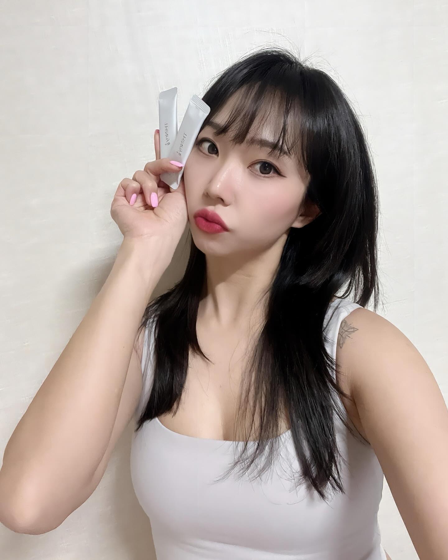 _
설 연휴에 기름진 전과 명절 음식들
먹을땐 맛있고 즐겁지만 빼긴 너무 힘들죠...
연휴는 빨간날이라 합법적 운동쉼으로 살찌기 딱 좋고🥲
이럴때 씨니시럽을 하루 3번 식전 30분에 먹어줘요
짜먹는 시럽형태라 물 없이도 간편하게 섭취가 가능하고,
액상타입이라 흡수도 빠른거같아요 🔥
급찐살은 빠르게 빼는게 정답인가 아시죠??