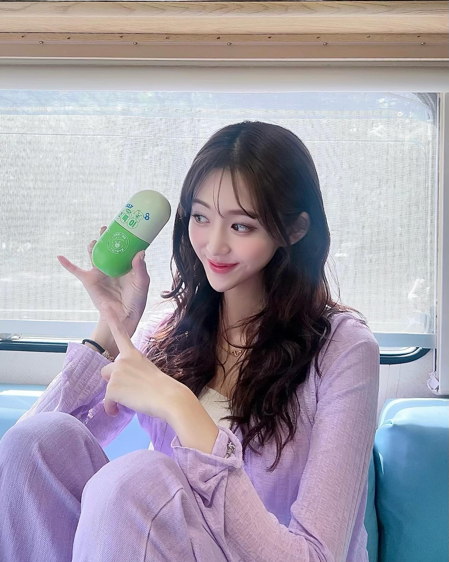 #협찬 grn__official / oliveyoung_official
이번에 새로 출시한 초록이 슬림밸런스 밸리곰 리미티드 에디션 속 한정판 굿즈인 밸리곰 손거울! 너무 귀엽지 않나요? 5월 한달동안 올리브영에서 ‘초록이 슬림밸런스 밸리곰 리미티드 에디션’ 
다이어트엔 역시 #초록이 

#GRN #분홍이초록이 #초록이 #grn초록이 #슬림밸런스 #미니멀다이어트 #다이어트비기너 #다이어트 #다이어트추천 #식단관리 #체지방관리 #벨리곰 #벨리곰굿즈 #올리브영 #올리브영다이어트 #올리브영추천템 #올영추천템