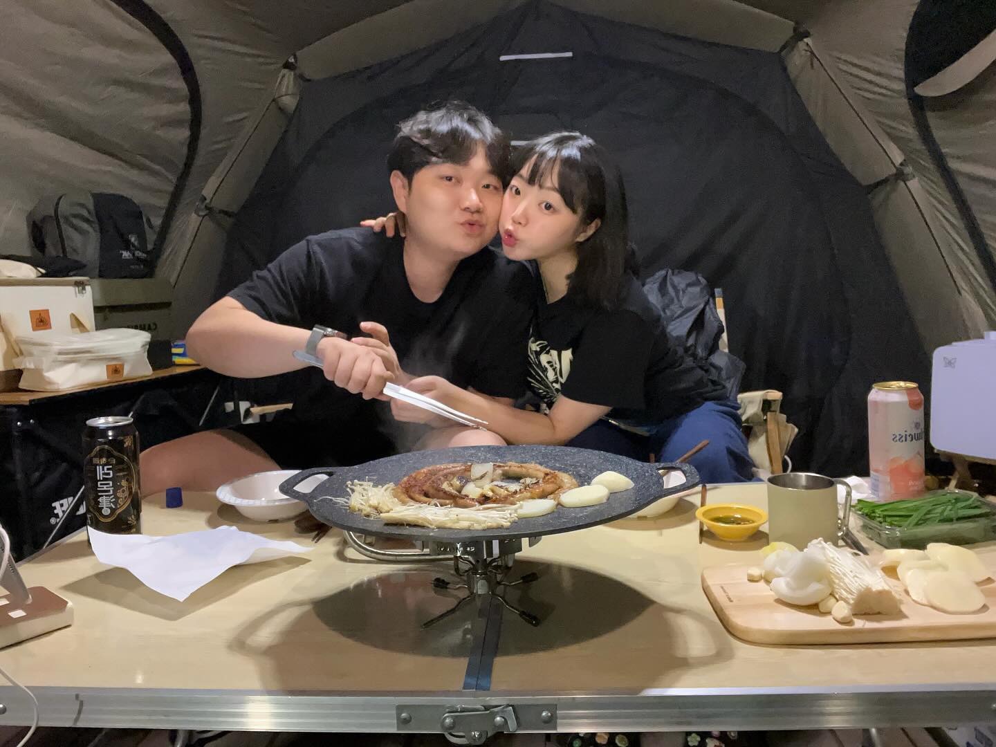 새로운 텐트와 우중캠핑🏕️🍚🥩🍖💛☔️
.
.
.
.
.
.
.
.
.
.
#24살 #스물넷 #00년생 #여행스타그램 #여행에미치다 #여행중독 #여행기록 #캠핑스타그램 #캠퍼 #감성캠핑 #campinglife #camper #미먼 #하늘사진 #날씨가다했다 #감성사진 #대한민국구석구석 #풍경사진 #불멍 #camping #캠핑에미치다 #국내여행 #선팔하면맞팔 #좋아요반사 #f4f #l4l #캠핑음식 #ㅊㅇㅅㄹㅎ💛