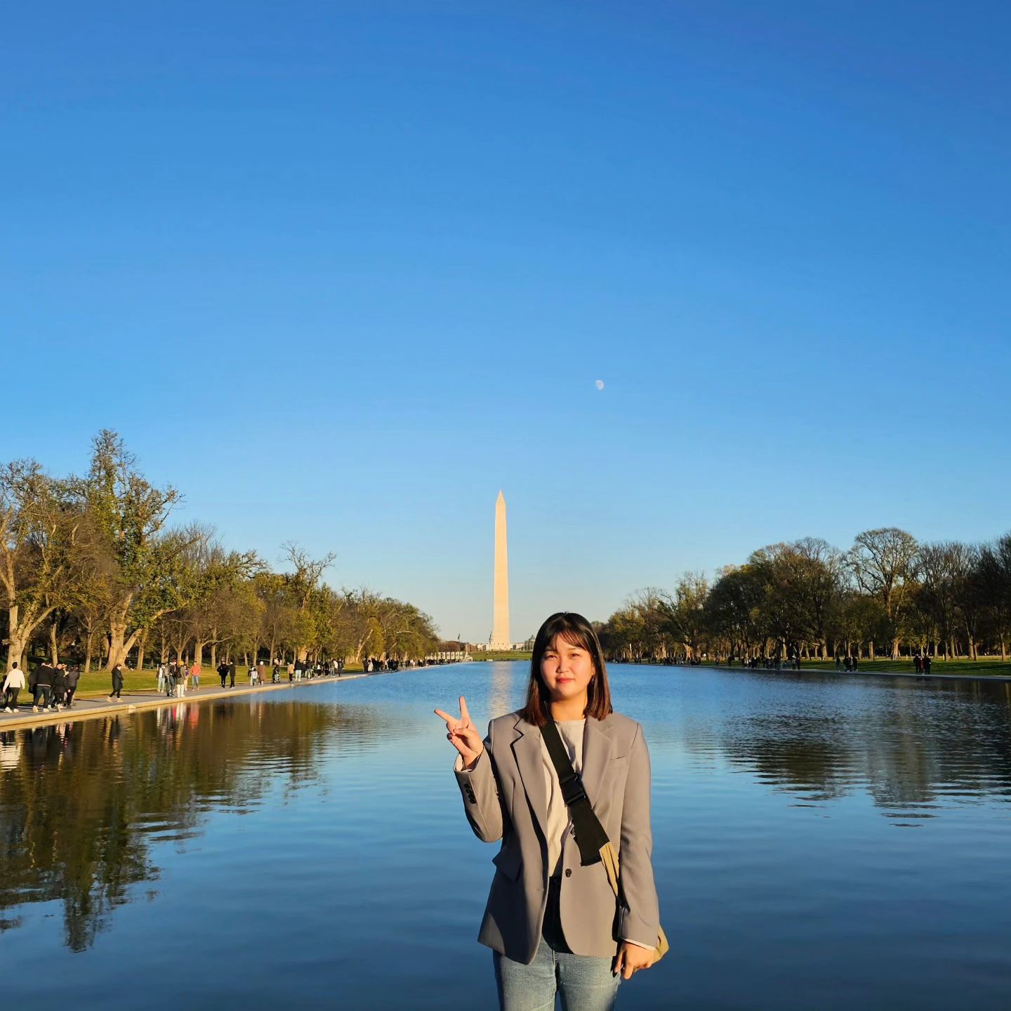🏛️

워싱턴DC 여행 필수코스!

📍Washington Monument
📍Lincoln Memorial
📍Jinya Ramen Bar

워싱턴 기념탑이 제일 예쁘게
보이는 곳은 링컨 기념관 앞!

탑이 보이게 찰칵!
링컨 기념관 계단 올라가서도📷

걸어서 갈만한 주변 명소들이 많아서
시간 충분히 가지고 방문하기:)

여행은 역시 음식이 제일 중요한데!
땡스기빙데이라서 문 닫은 식당이
많아서 들어가게 된 진야라멘🍜

기름이 좀 많은편이긴 했지만
난 맛있게 먹었당🤭

#워싱턴dc #washingtondc #washingtonmonument #워싱턴기념탑 #링컨기념관
#lincolnmemorial #jinyaramen #미국여행 #워싱턴여행 #워싱턴맛집