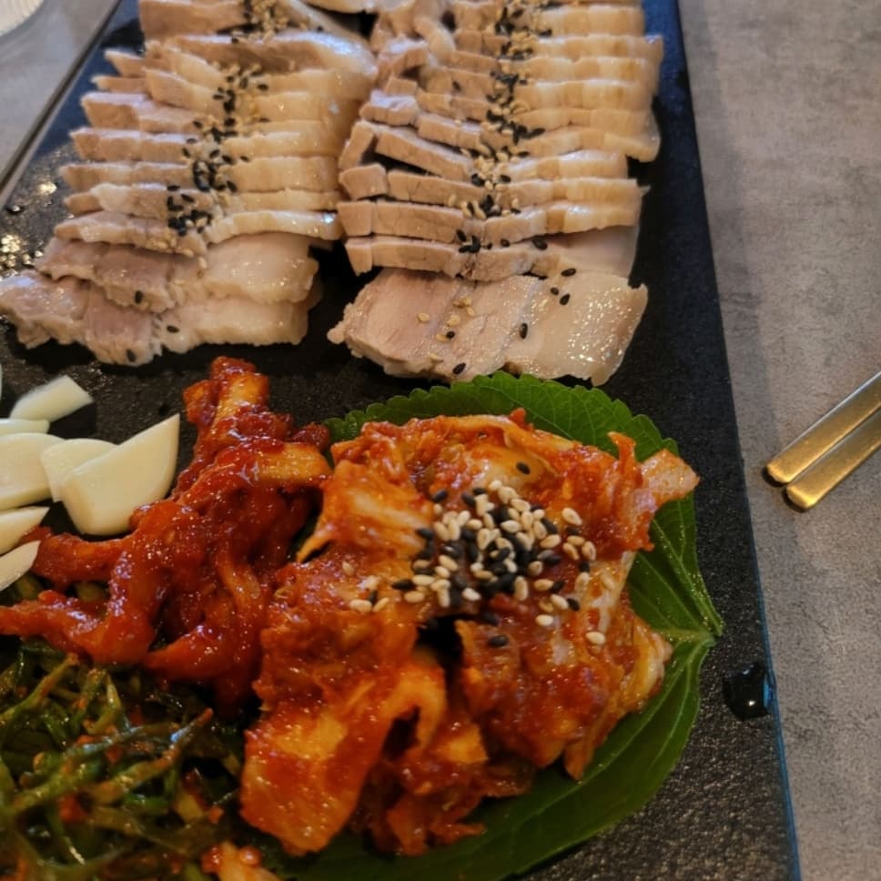 장산역에서 보쌈맛집 찾는다면
단언컨데 이 곳,
밑반찬도 맛있고 직접 끓여먹는 라면에
분위기까지 좋아서 보쌈에  막걸리먹고 꽐라 돼도 모릅니다😆

📍부산 해운대구 세실로69번길 5 (좌동, 화창프라자) 101호 복쌈

#협찬 #리뷰노트

#장산막걸리
#장산막걸리맛집
#장산보쌈맛집
#비올때 복쌈 
#해운대보쌈
#해운대보쌈전문