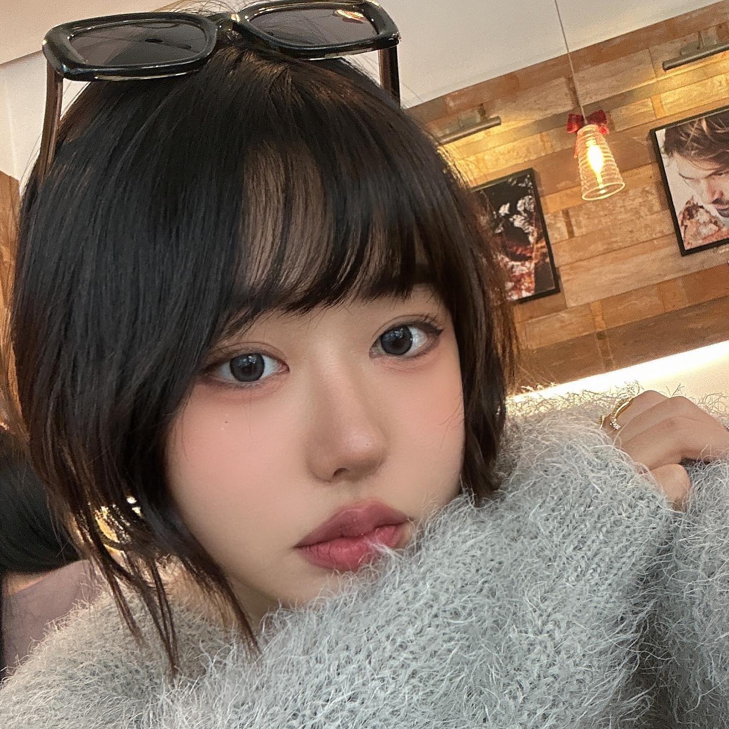 #광고 #ad / 부담스럽지도, 심플하지도 않게 세련된 카키 선글라스 실물이 안담겨 속상한 ㅜ 쌩얼에 레드립 + 이 선글라스 하나면 클래식과 트렌디함 동시에 잡기 가능 ✨ blueelephant.co 
.
.
#제품협찬 #블루엘리펀트 #blueelephant #블루엘리펀트선글라스 #선글라스 #선글라스추천 #연예인선글라스 #패션선글라스 #데일리선글라스 #여자선글라스
