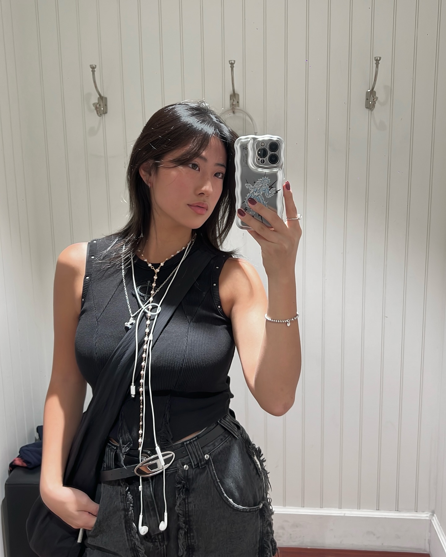 거울셀카 하루모음집 😈🧛
📱Lightning Human case