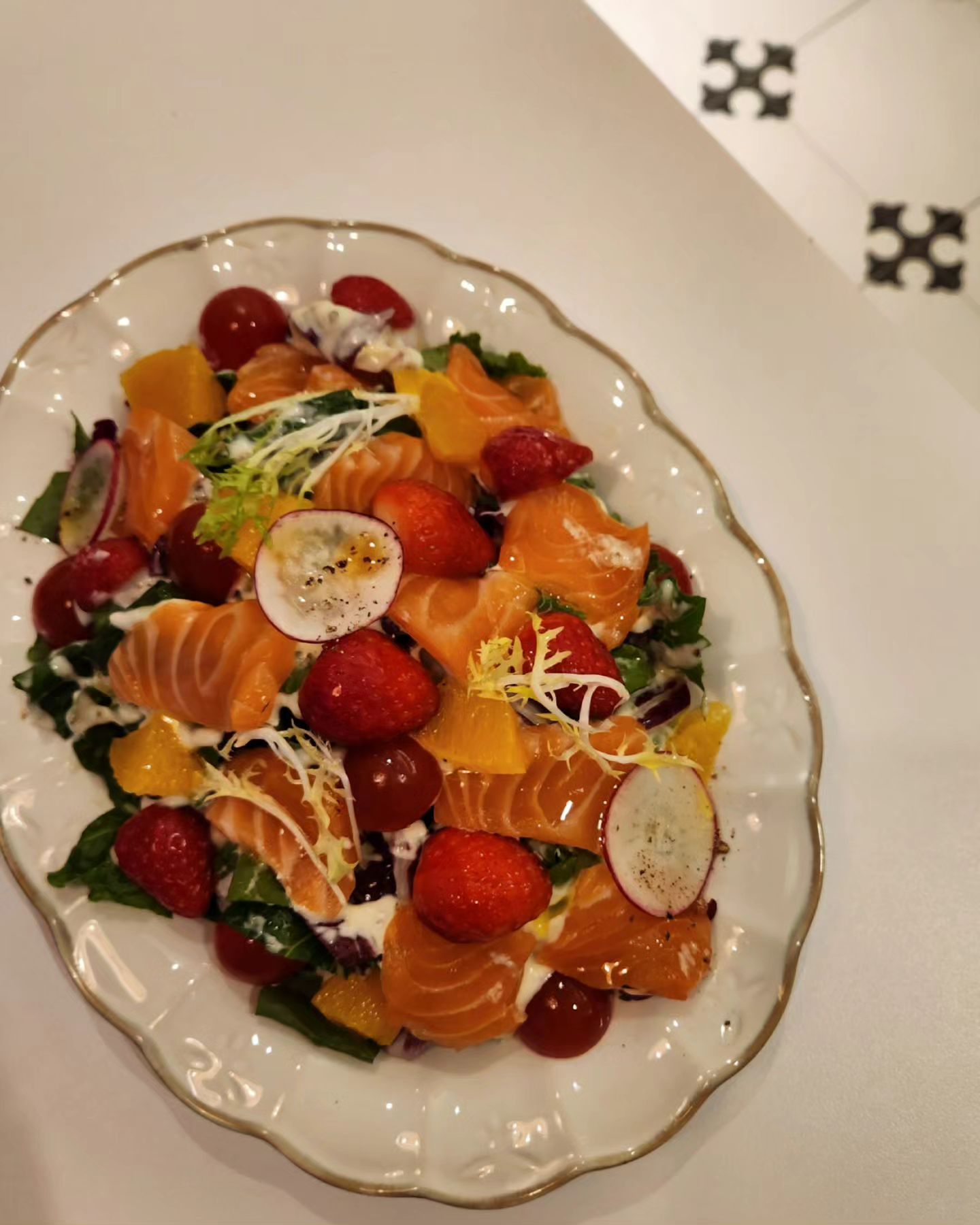 la_forchetta127

제천맛집 "라포르께따"
마음에 쏙 드는 맛집을 찾았어요.
맛도 있지만 분위기가 너무 좋아요.
매장은 작지만 인텐리어가 깔끔하니 좋음!!
매장 뒤편에 주차장있어서 주차하고 뒷문으로 쏙 들어갈 수 있어 편리해요. 

식사시간 맞춰가면 기다려야하니 앞뒤로 여유있게 가지는걸 추천드릴게요. 

📍충북 제천시 대학로 183 1층 

⏰️영업시간
AM 11:30~ PM 21:00
라스트오더 PM 20:00
정기휴무 매주 월요일

#제천맛집 #제천맛집추천 #신월동맛집