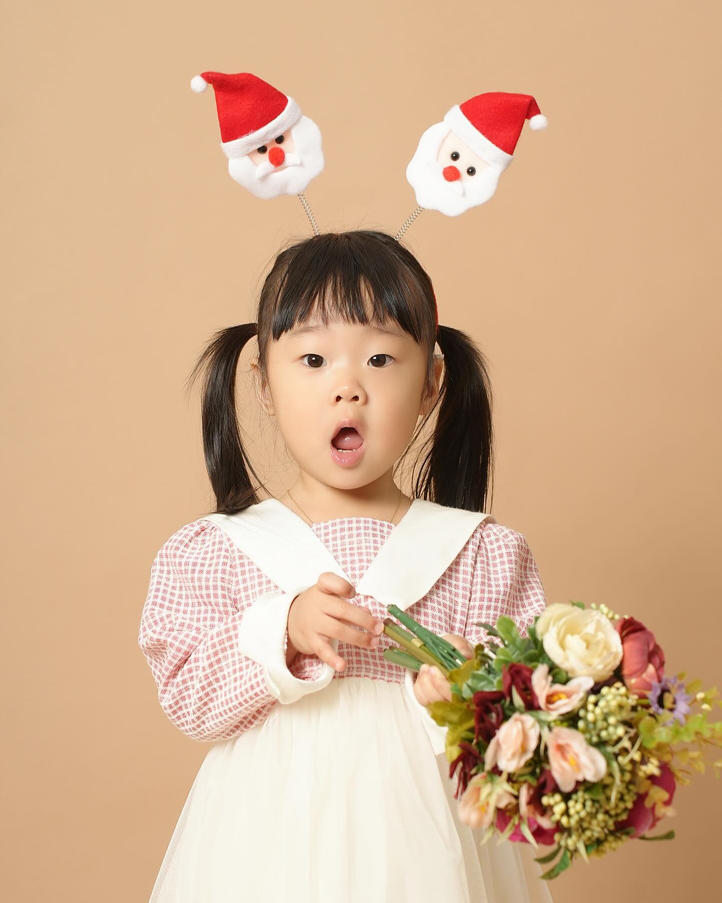 #설레임사진관 #부산아기사진 #부산가족사진 #전포가족사진 #서면가족사진 #전포사진관 #전포동사진관 #서면사진관 #서면아기사진 #전포아기사진 #전포사진관추천 #전포동스튜디오 #전포동가족사진잘찍는곳 #전포아기사진잘찍는곳 #전포베이비사진 #전포만삭사진 #전포세미웨딩 #부산베이비사진

seollaim_ 

문세희 탄신일 1000일기념으로 방문한 설레임사진관! 
당감동에서 전포동으로 확장이전 하였어요!
10년이상 경력의 잘생긴 작가님이 성심성의껏 찍어줍니다 ㅎㅎ 
사진찍을 일 있을때는 여기만 가고있어여^^ 
완전 작가님 실력 최고 👍👏😌🧡💛💜
크리스마스 컨셉으로도 찍고 다양한 컨셉사진 찍어주시는 작가님! 
원본도 완전 대대대대대만족이에요! ㅎㅎ 

우리세희 사진찍느라 많이 고생했어ㅋㅋ 해피크리스마스❤️
세희야 천일축하해! 이모가 많이 사랑해 🩷