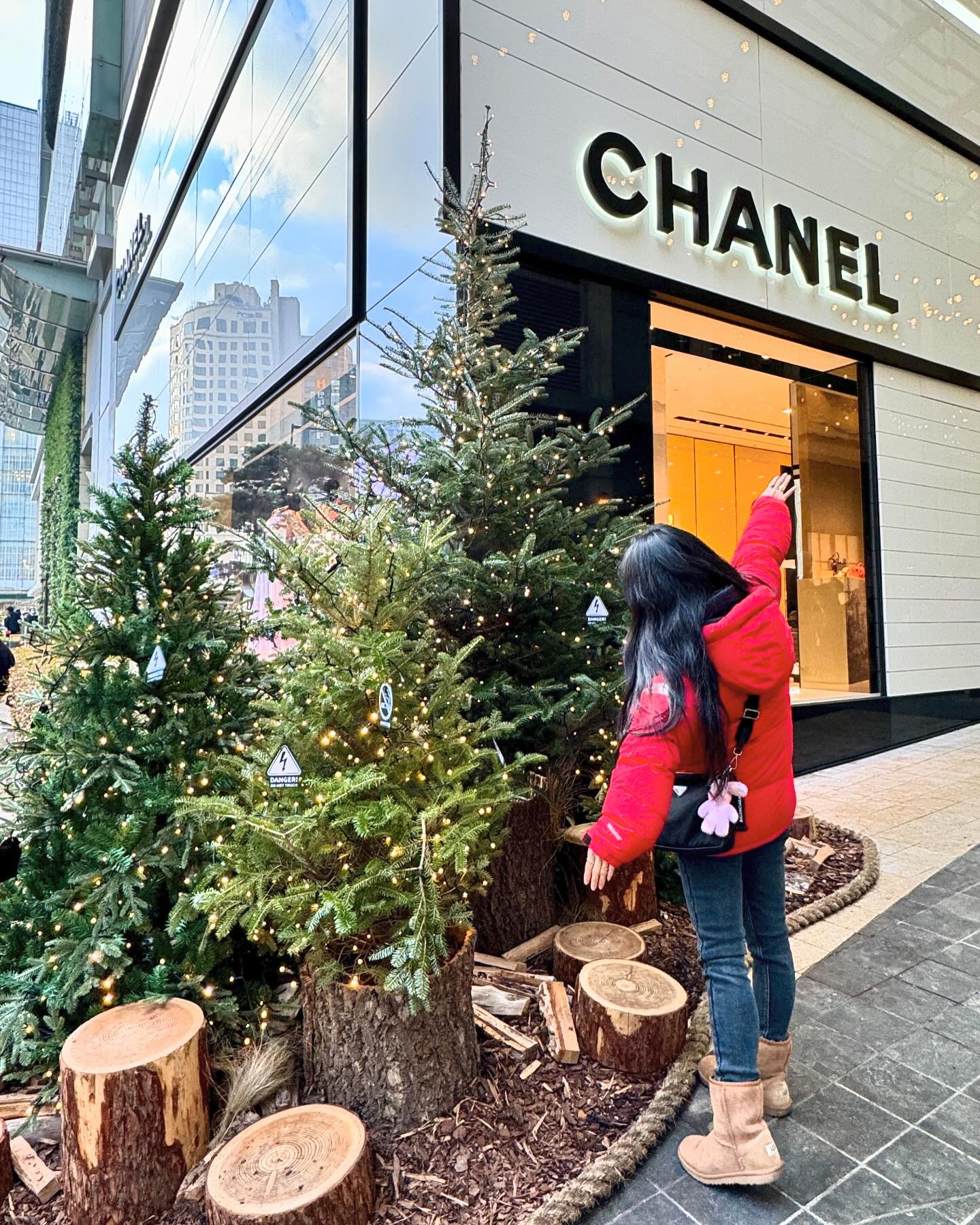 메리크리스마스 
크리스마스에 명동은 가는게 아닌걸로...🎄🤧
.
.
.
.
.
#일상#데일리#크리스마스#메리크리스마스#연휴최고#명동#명동크리스마스#명동롯데백화점#명동신세계백화점 #신세계백화점본점 #크리스마스트리 #잔뜩보고옴#혼자따뜻하게입었네 #좋반#좋아요#소통#신한은행#몰리크리스마쏠