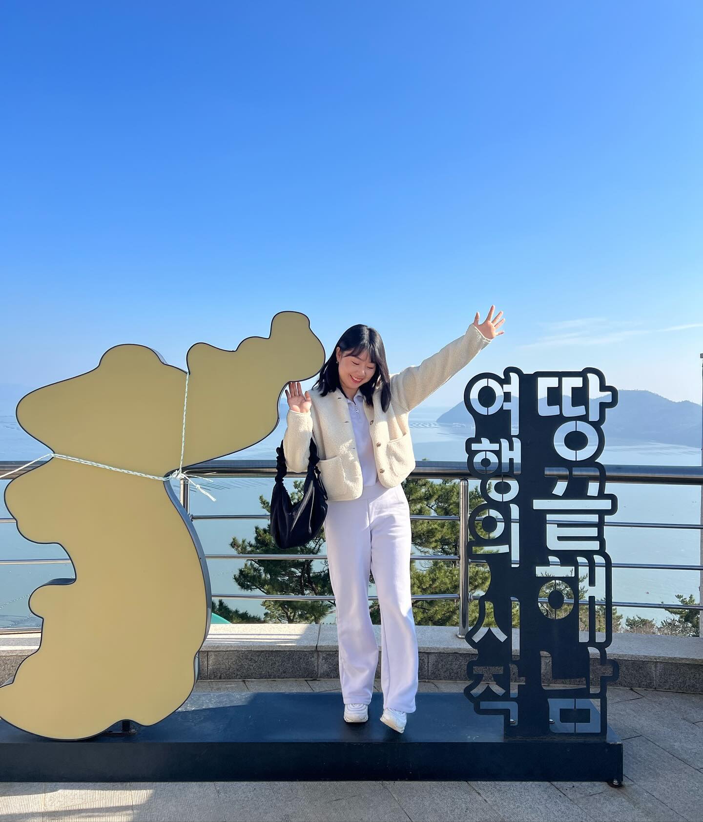 뒤죽박죽 완도&해남 여행 늦은기록
사실은 여행을 가장한 등산

어딜가도 노는건 즐거워🫶🏻 웃음이 끊이질 않았던 등산여행
올해는 등산 더 열심히⛰️ 가보자고🔥
다혜산타 유튜브도 화이팅
.
.
.
.
#완도여행 #해남여행 #땅끝마을 #땅끝 #땅끝해남 #땅끝전망대 #완도가볼만한곳 #청해포구촬영장 #달마산 #두륜산 #등산 #다혜산타
