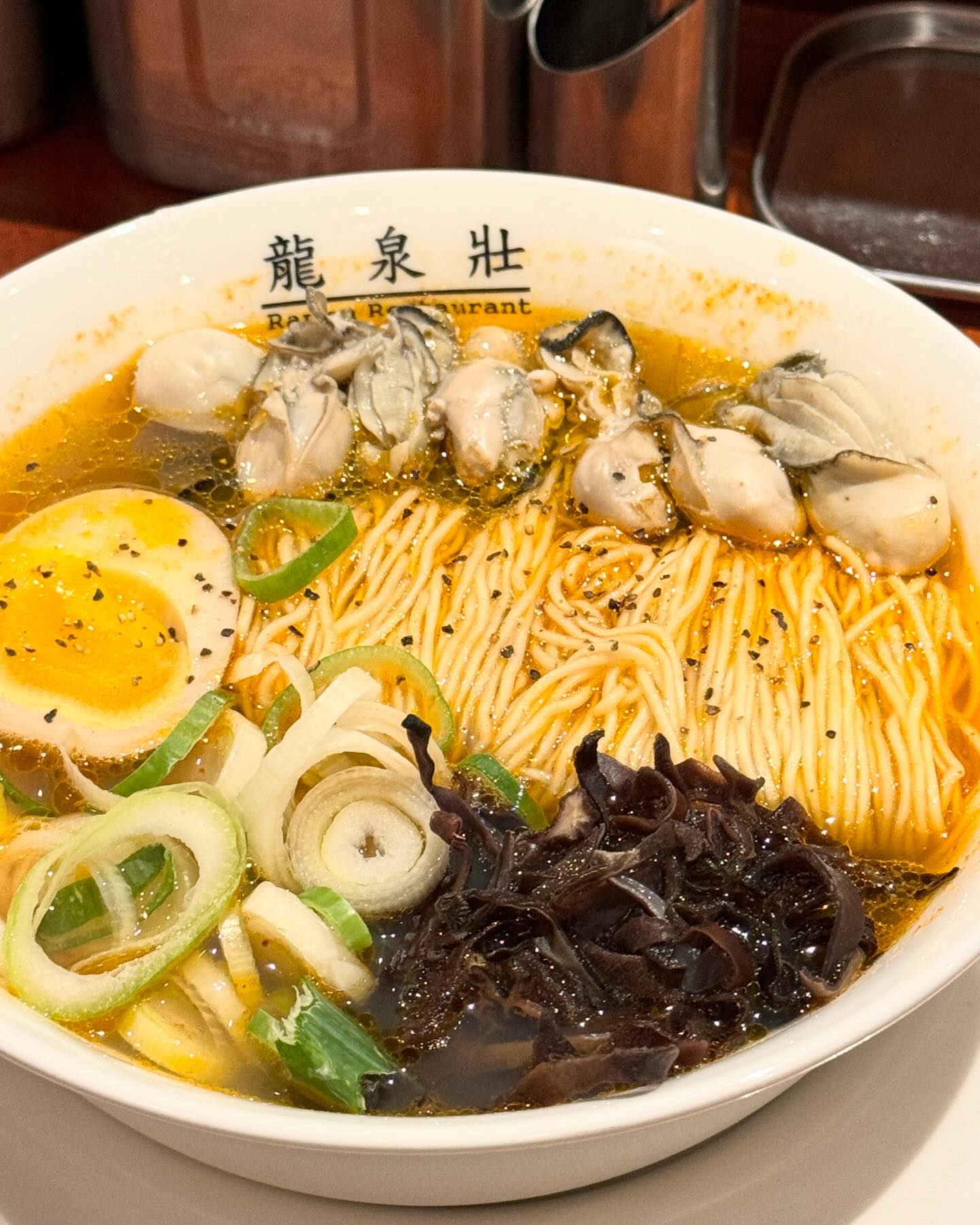 류센소 광안점

믿고먹는 라멘 체인점 류센소
겨울계절메뉴로 굴라멘이 있지모야모야
따땃한 국물에 굴을 먹으니 속이 시원~
바다의 우유를 츄릅!
기본맛 매운맛으로 고를 수 있고 라멘맛은 말해 뭐해 류센소인데! 광안리 라멘먹을 때 종종 찾는 집
맛있쪄!

✅부산 수영구 남천바다로33번길 27 1층 류센소 광안직영점
✅10:00-03:00
02:00라스트오더
✅070-7543-6063

ryusenso_gwangan 

#류센소 #류센소광안직영점 #류센소굴라멘 #광안리라멘 #광안리라멘맛집

#윤쓰닷컴 #윤쓰닷컴맛집 #윤쓰닷컴광안리맛집 #윤쓰닷컴라멘맛집
