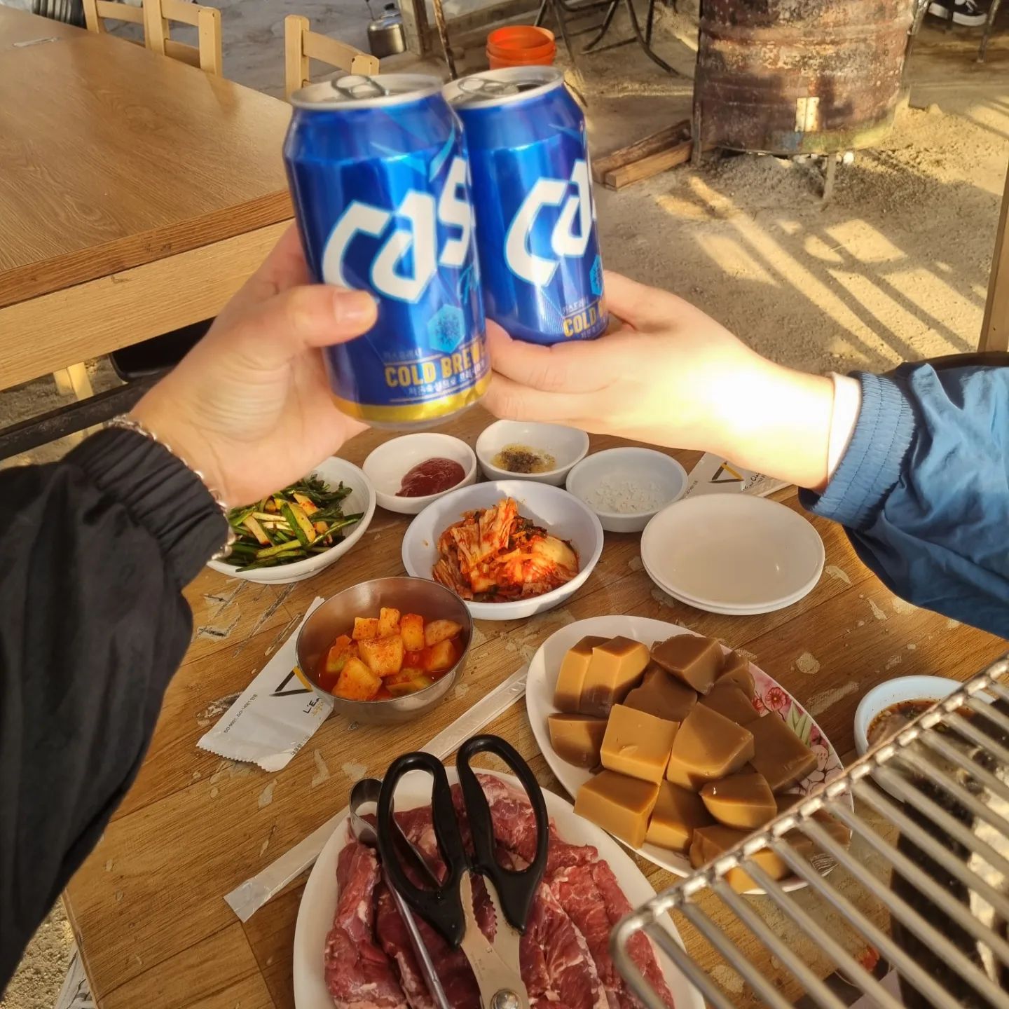 날씨도 점점 풀려가고 나도 좀 풀려가려나?ㅡㅡ
여튼 간만에 사진첩 보다가 젤 기억에 남았던 이곳!!!
기여코 난 그때 못먹었던 도토리묵과 두부를 먹어야겠다 싶어 출발!! 역시..맛있..어..그리고 나름의 몇분의 등산길 후 먹어 더..맛남👍
#북한산#인수재#모닝고기#도토리묵#손두부#너무맛남