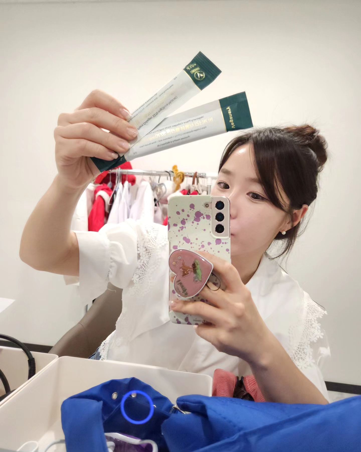 #광고
이제 생일까지 지나 찐으로 한 살 더 먹은 요즘..🤦 진짜 확실히 갈수록 피부노화가 느껴지더라그여 탄력이없어ㅠ.ㅠ 그래서 챙기는 다양한 콜라겐 중에 맛있어서 먹기도 좋고 비건이라 더 맘 편한 #달바비거너리콜라겐 초이쑤💚
부피도 작고 한 입에 쏘옥 먹기 좋아서 미니가방에도 파우치에도 편히 쟁여두고 다닐수있는 잇템!
거기에
비타민5종+히알루론산 함유로 피부컨디션 업업!
시킬 수 있는 맛있는 콜라겐이에용
여러분들도
한 살 더 먹은 피부에게 에너지를 심어주세용>.<
근데..맛있어서 계속 먹고싶움💚
dalba_piedmont

#비거너리 #veganery #달바 #비거너리콜라겐부스터 #달바콜라겐부스터 #식물성콜라겐부스터 #비건콜라겐부스터 #콜라겐추천
#맛있는콜라겐부스터#이너뷰티#kbeauty