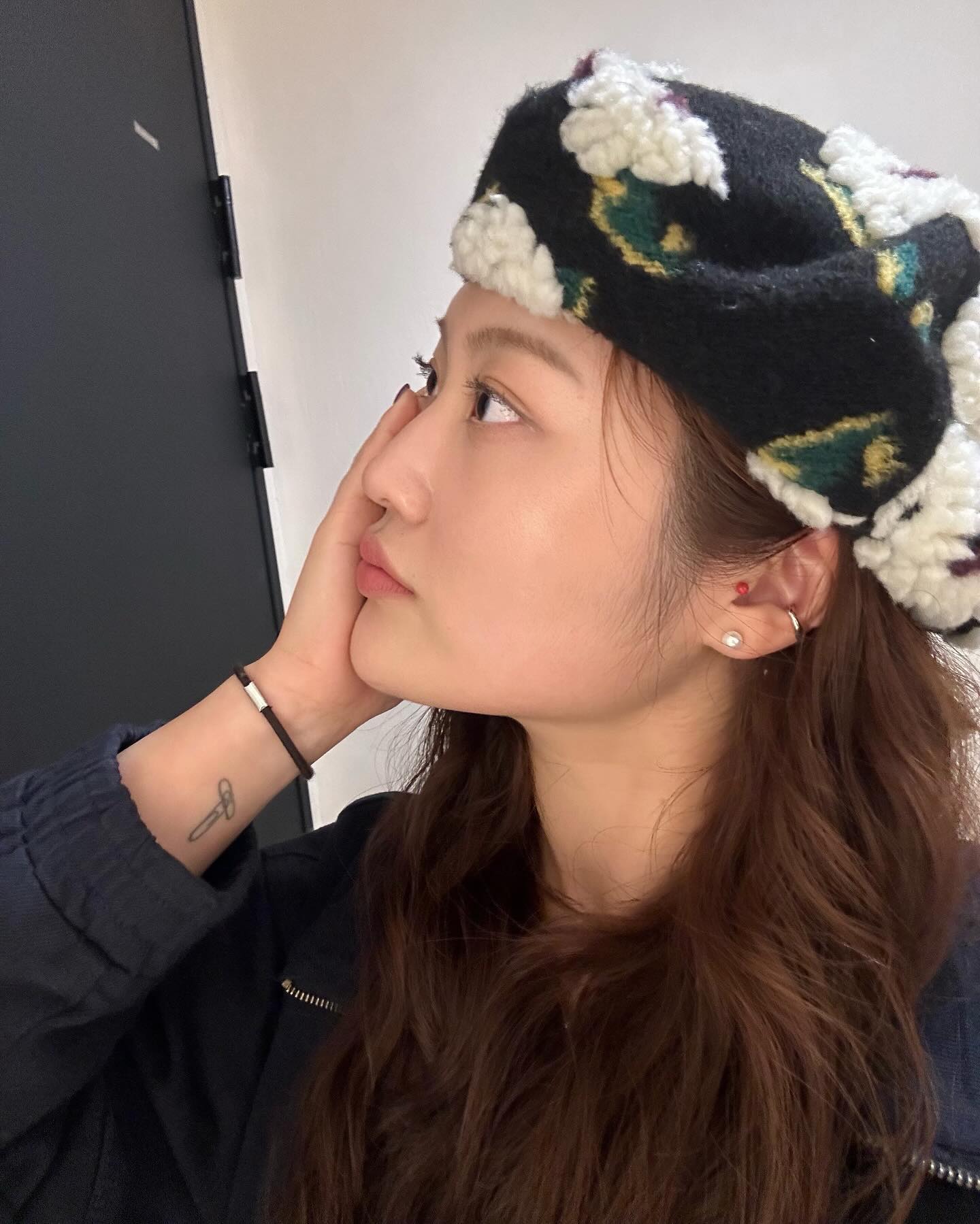 작년에 유정언니 생일선물로 준 모자 ... 고대로 물려받고 셀카 만장찍었다. 🩵😉🤳🏻 yooyoi ••• 🫶🏻✨