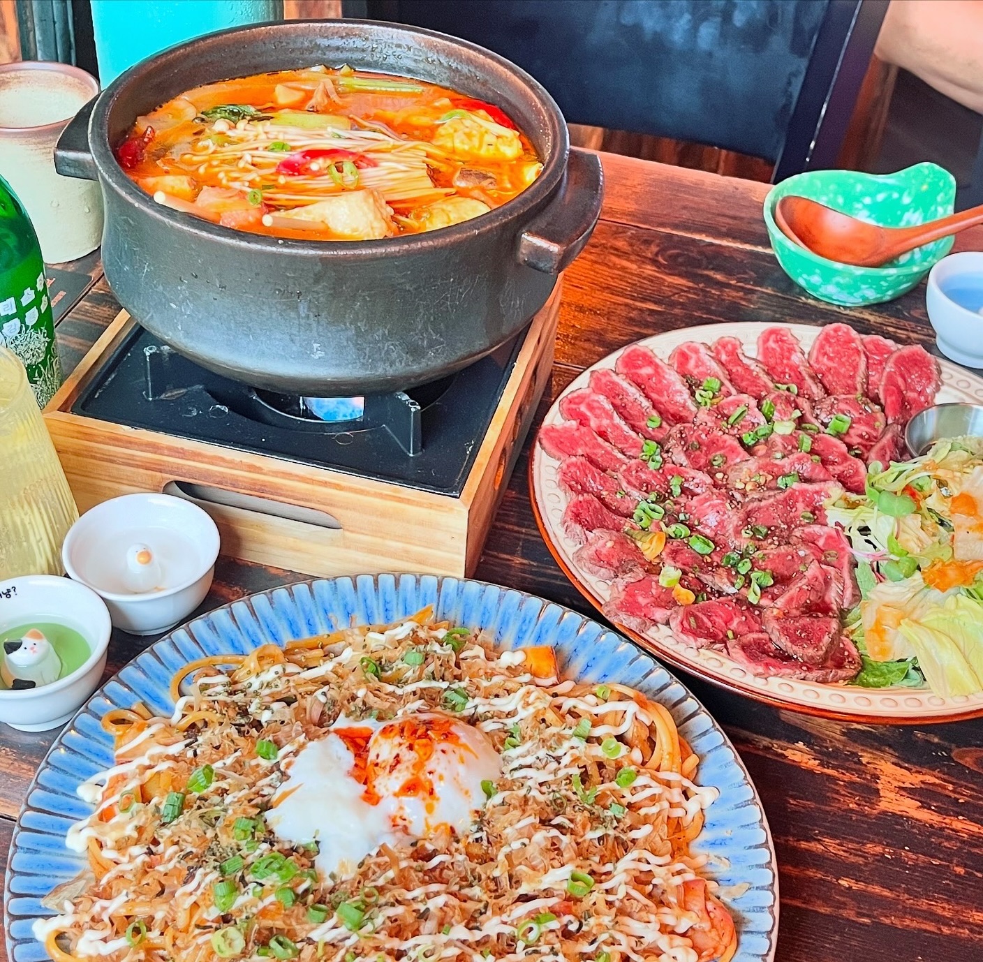 #노체부엌퓨전펍 

📍경기도 수원시 팔달구 화서문로 45번길 21
 
설깃살 타다끼&야끼 파스타&마라 오뎅나베

설깃살 타다끼 넘 부드럽고 양념도 잘 베어서 무한 흡입 가능하고
야끼 파스타 진심 미쳐버린 존맛 파스타...
마라 오뎅나베는 칼칼보단 담백해서 오히려 너무 좋아따

분위기 너무 좋고 음식도 맛있어서 처음부터 끝까지
만족스러웠던 노체부엌 퓨전 펍 🫶🏻

행궁동에서 데이트 코스로도 너무 좋고 
술 한잔 간단하게 하러 가기에도 최고였던 노체부엌💖