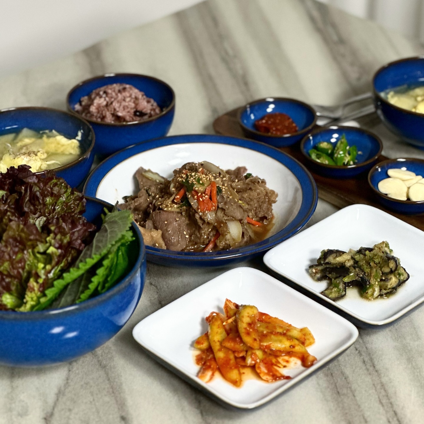 #간장불고기 #돼지불고기

이번주는 목욜까지만 일하면 된다!!!
고기반찬으로 월요일 기력보충
간장불고기 처음해봤는데 단짠단짠한게 간이 잘됬구만?😎
⠀
