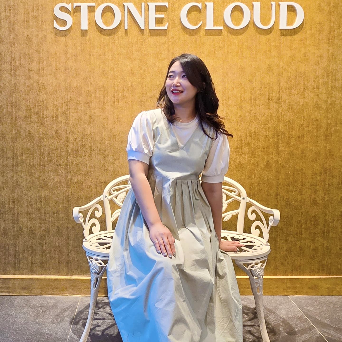 ✅힐링했던 #판교대형카페 #스톤클라우드 stonecloud.official 
임신하고 나서는 남편이랑 어디 구경을 가야할까~~ 주말에 한번씩은 카페 데이트 너무 좋은것 같다 ㅋㅋ #임산부쇼핑몰 에서 산 #임산부룩 입고 인증사진까지 남기고💕💕💕💕
 
입덧이 밤에만 조금 심하고 낮에는 엄청 심하지는 않아서 다행이다! 너무 먹으면 소화도 안되고 답답함이 지속되어서 도시락 하나씩 먹고있는데 도시락이 짱인듯 처음에는 못먹었는데 이제는 도시락도 먹을수 있어서 후우 다행에다♥️♥️🙏🏻

모든 임산부들 존경해요🙏🏻🙏🏻🙏🏻🙏🏻
.
.
.
#임신10주#초기임산부#분당대형카페#분당카페#판교카페#주말데이트#카페데이트#사진찍기좋은곳#애견동반카페#서울근교나들이#근교데이트장소#임산부일기#임산부소통
