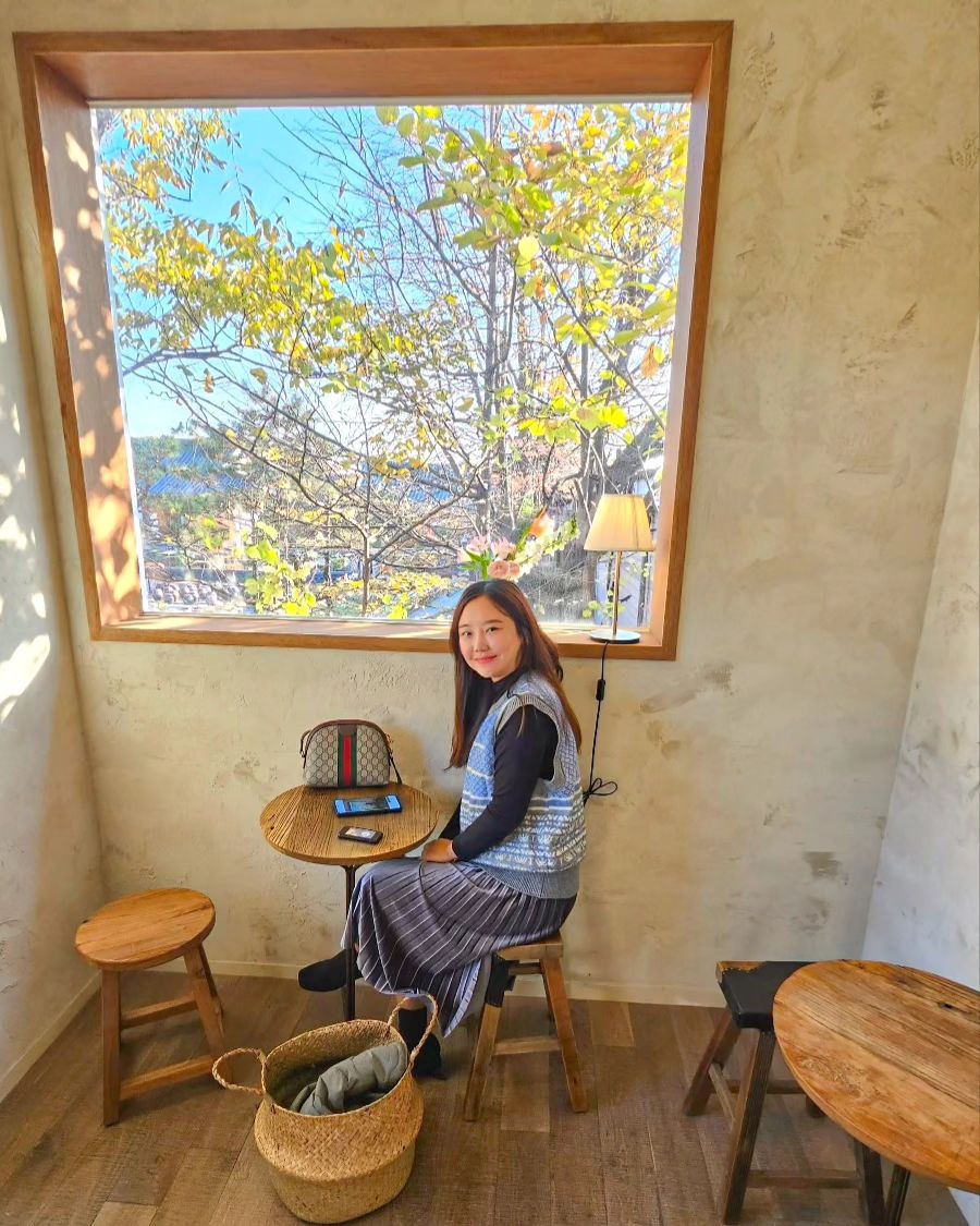 같은공간 
#안쳐다보는남편
#아오 말쫌들어라
.
.
.
.
.
.

.
.
.
.
.
.
.
.
.
.
.
.
.
.
.
.
.
.
.
.
#행궁동카페#카페추천#수원카페#우디드카페#통창뷰카페#럽스타그램#커플스타그램#여행스타그램#데일리그램#일상스타그램#데일리스타그램#데이트코스#커플사진#커플포즈#사진스타그램#여행에미치다#사진에미치다#커플여행#대한민국구석구석#데이트그램#협찬#시밀러룩