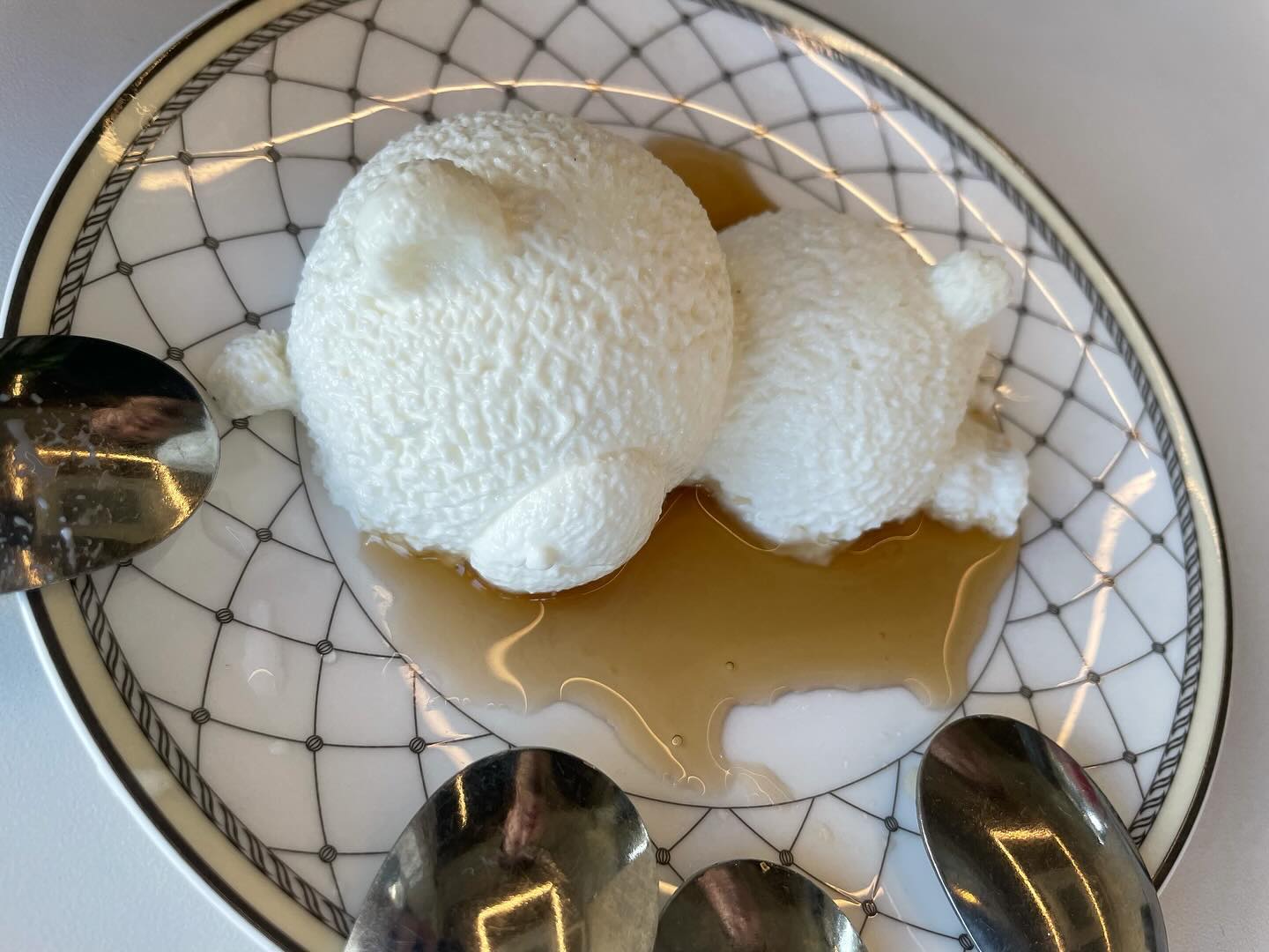 곰돌이푸딩 어때?:)
디저트,브런치 맛집으로 만들고얌~ 
탱글탱글 달달함에 반해버려#❤️ 
.
.
. 
#인디에어#디저트#브런치
#불광카페#불광펍#곰돌이푸딩
#푸딩맛집#탱탱#판나콘타 
#주말#토요일#일상