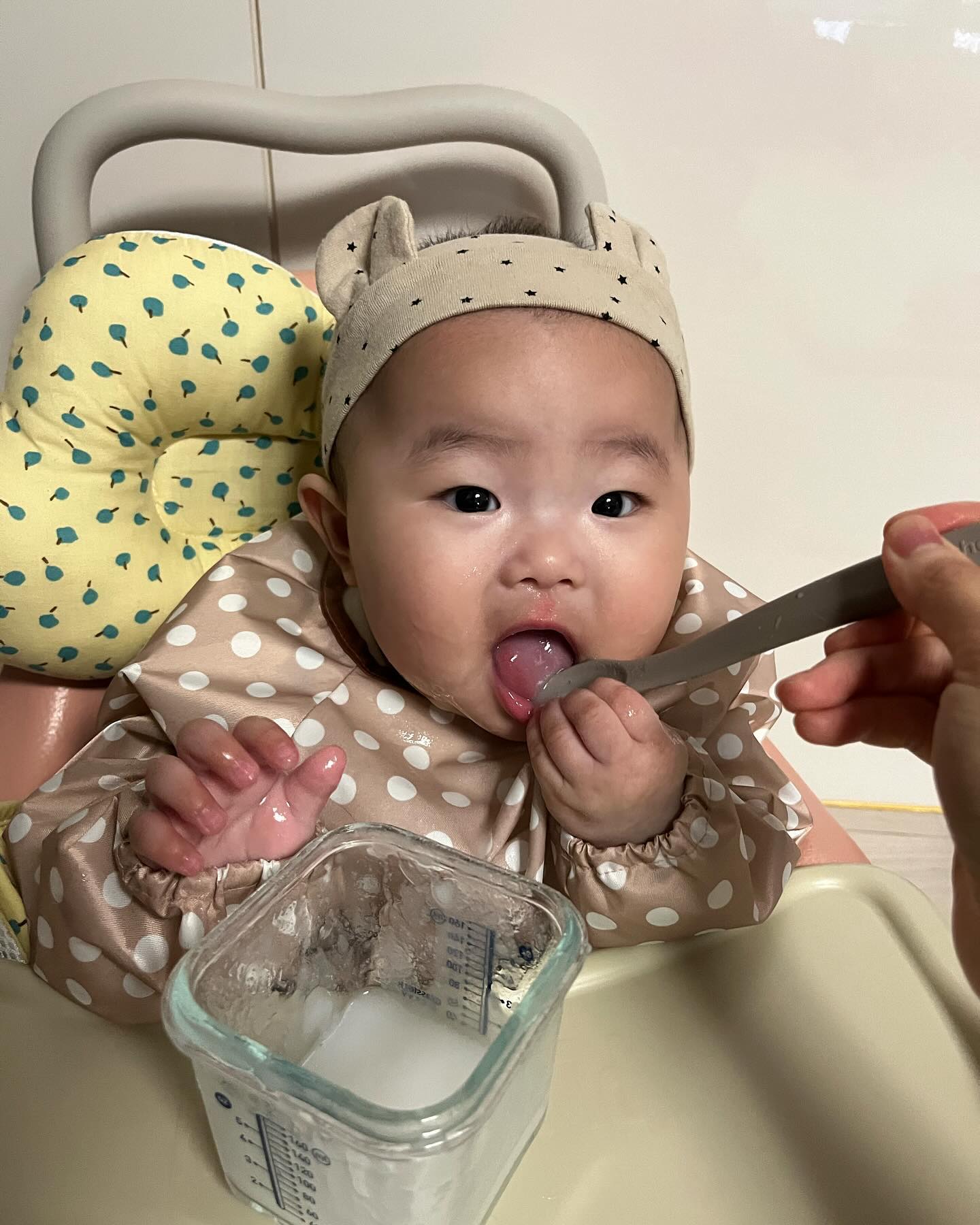 쌀미음 이유식 2일차 🍚D+159
분유를 안먹어서 이유식 일찍시작했는데 진작 줬어야했나...
그릇까지 먹는다..ㅋㅋㅋㅋㅋ 러블리😋🫶🏻
