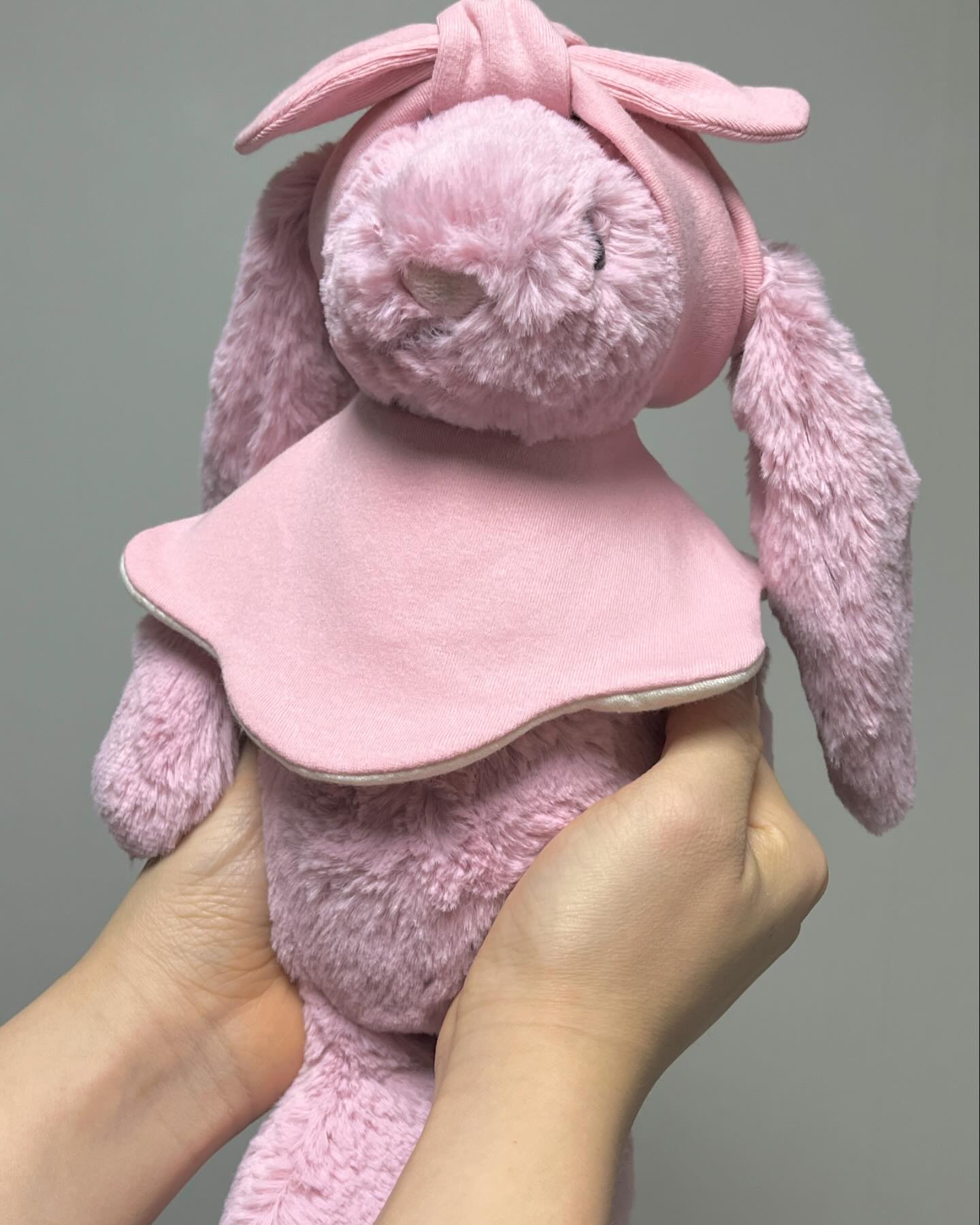 귀염뽀짝한 턱받이랑 헤어밴드 ~.< 
복덩이가 하면 요런 느낌이려나 ~ 
사이즈 넘 앙증맞다 ㅎㅎ