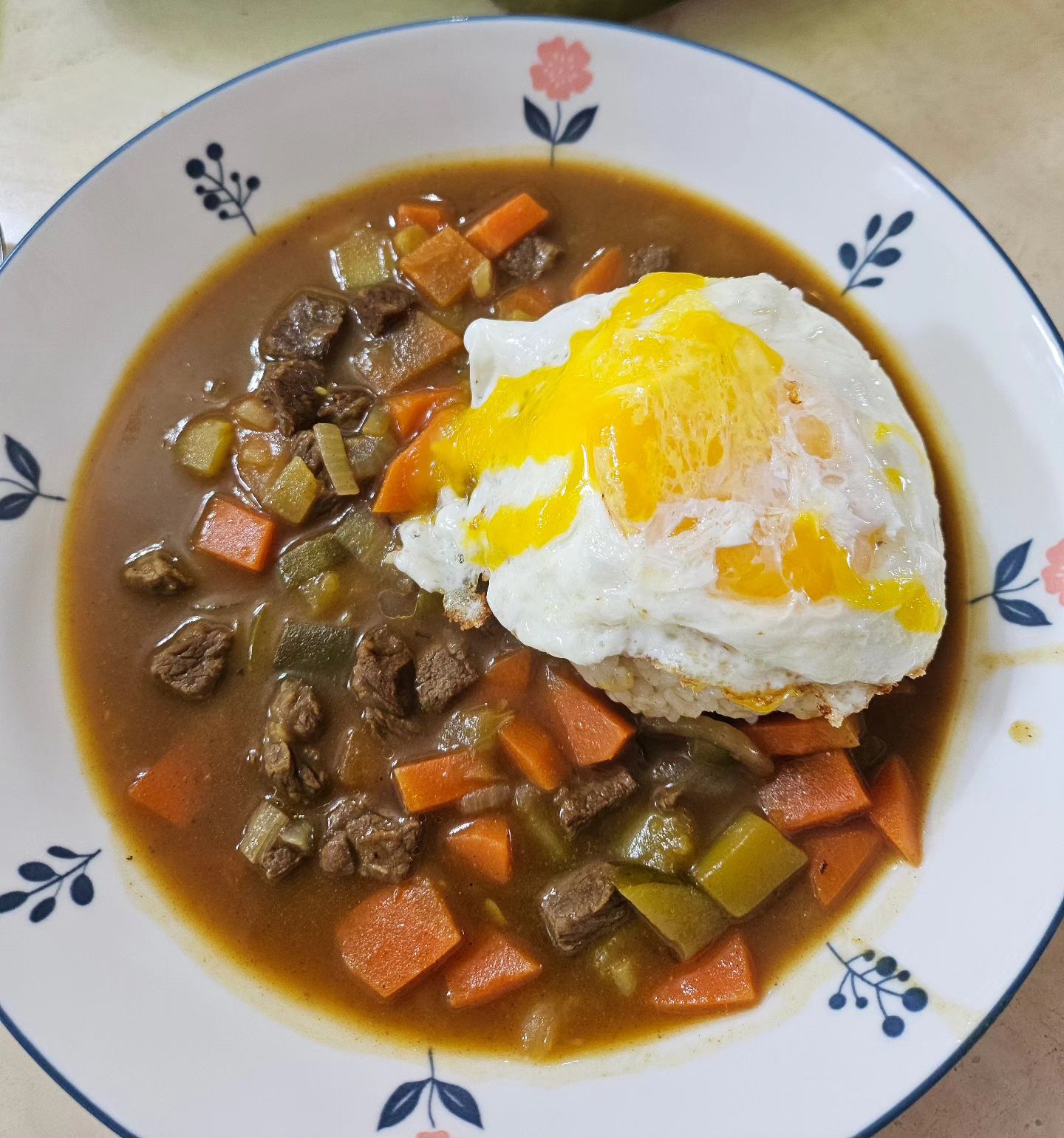 오늘은 일본식 카레🍛
감자 빼고 다들어간 카레

오빵이가 사진보더니
담에 자기도 해달라고❤️
요리 안하는거지 못 하는거 아닙니당!!

매운맛 삿는데 1도 맵지 않은....

#일본식카레 
#고체카레
#고기보다채소많이
#집밥 #카레