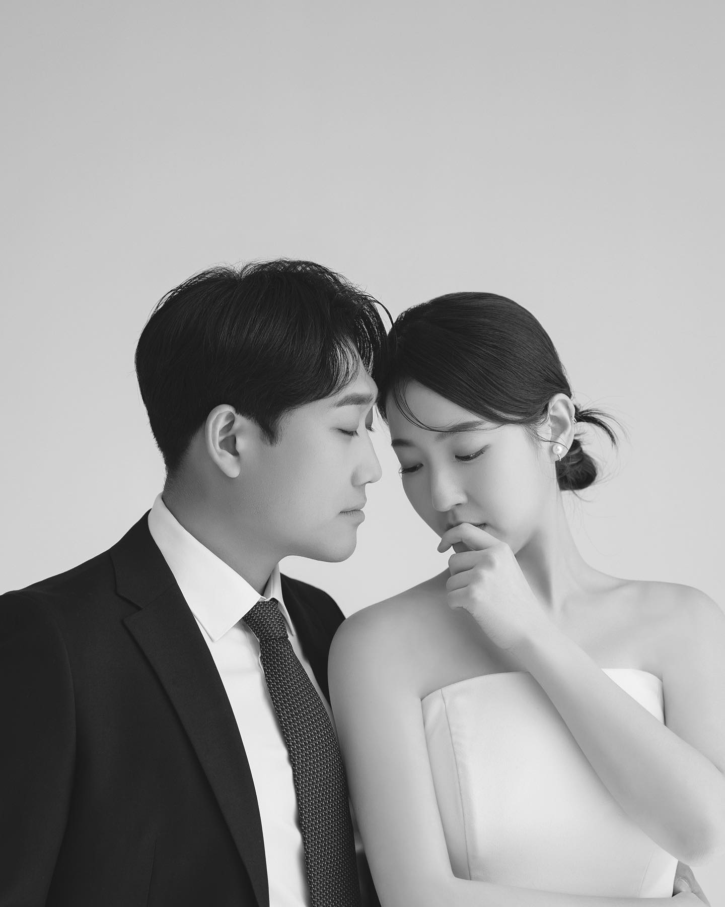 2023년 3월 12일 D-day🤵🏻♥️👰🏻‍♀️
오늘은 날씨도 질투하는 지혁이랑 소정이 결혼하는 날 🕊️

처음이라 부족한 부분 많겠지만 다들 조심히 오셔서 이쁜신랑이랑 멋진신부가 함께하는 첫 파티를 즐겨주셔용 💍🤍