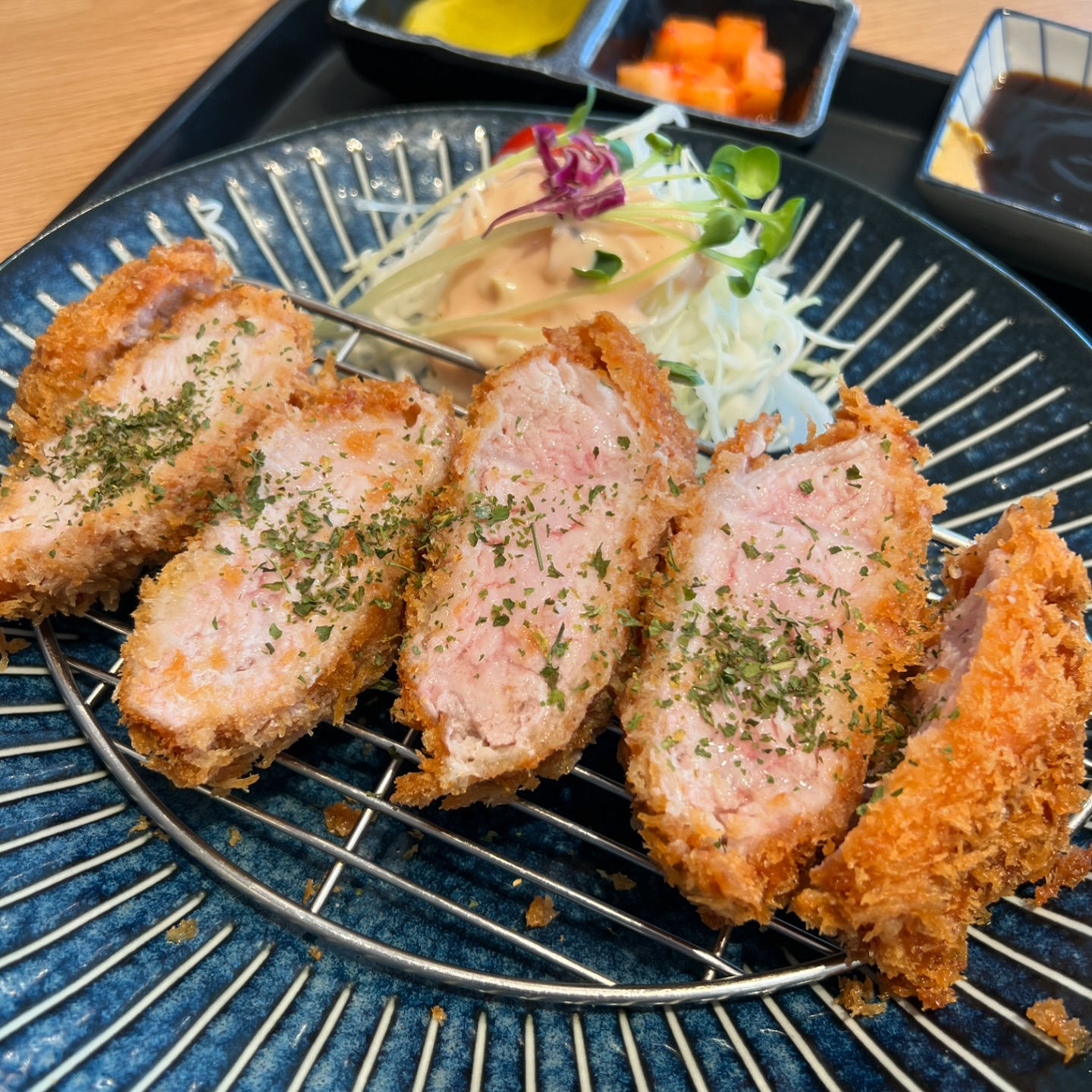 여름엔 #모밀 이 딱😋
바삭한 #돈까스 도 맛있쮸🐷

특등심카츠 엔 모밀
안심카츠 엔 모밀
김치알밥

여긴 안심보다 등심이 맛있는 것 같다🫶🏻

#사가정역 #사가정역맛집 #모밀엔카츠
📍위치: 서울 중랑구 면목로 341

밀린 #먹방 #foodie #일상 #daily #기록스타그램