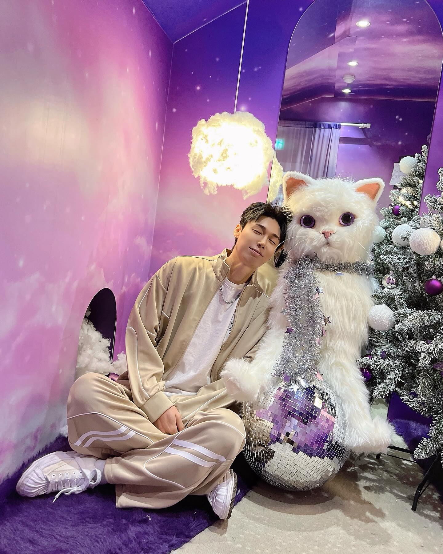 #협찬 nerdyofficial 
널디 홍대 팝업 스토어에서 미리 크리스마스 🎄

#nerdy #널디팝업 #크리스마스 #크리스마스팝업