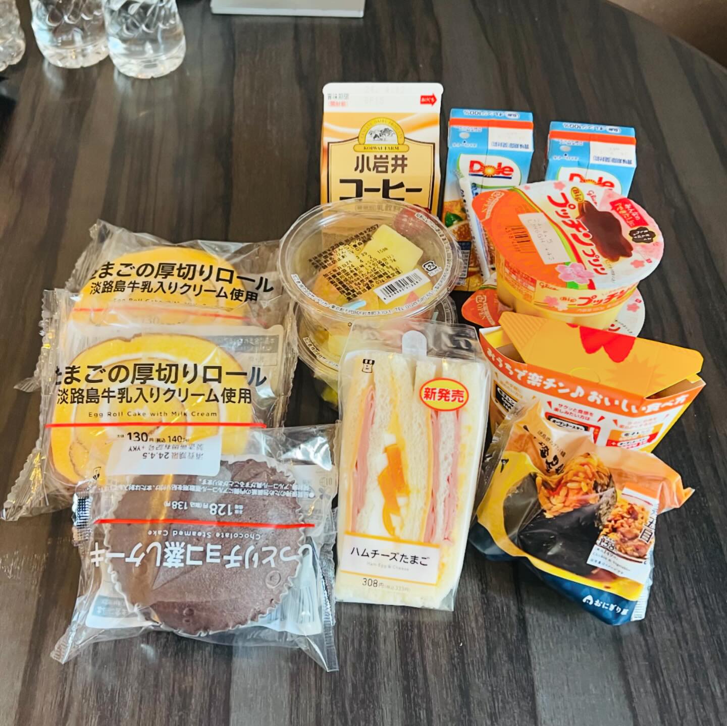⠀⠀⠀⠀⠀⠀⠀⠀⠀⠀⠀⠀⠀⠀⠀⠀
오사카여행- 2일차
신사이바이에서 도톤보리까지 이어지는 식도락여행!!
10년전에 먹엇던 벤스쿠키도 여전히 맛있고,
6개월전에 먹었던 야키니꾸집도 여전히 맛있다❤️