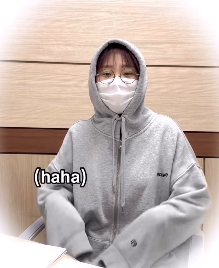 시험기간 3일 밤샘이슈로 
다크서클과 안경눈은 skip ♡ 
기획: 김세은
박수: 김권세
출연: 오연지

#한양대#응용미술교육과#응용미술교육과합격#아트인#마산천년의미소