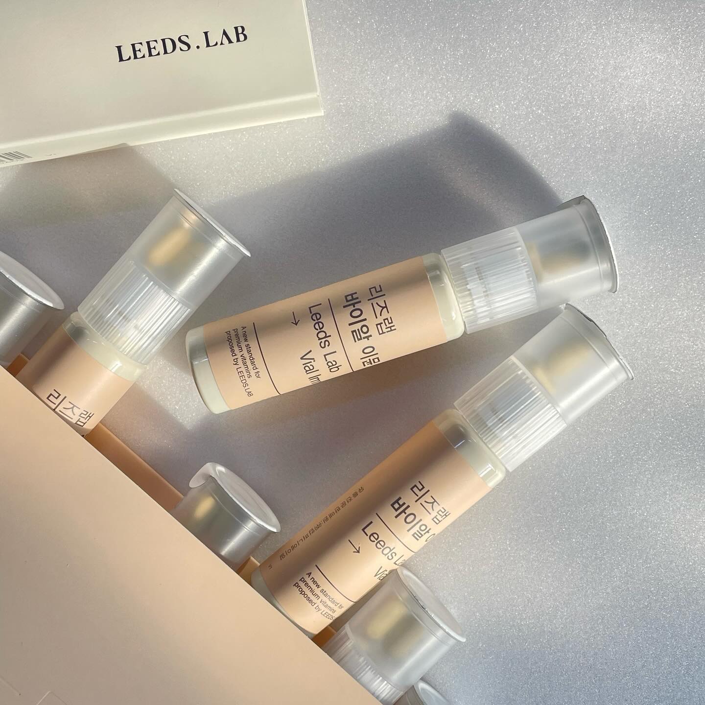 #광고 X LEEDS LAB

피곤해도 운동하는 사람 손..🤚🏻

일 마치고 웬만하면 운동하지만
요즘 신경쓸 일들 너무 많아서
하루종일 예민보스😓
비타민이라도 잘 챙겨먹어야지💊✨

✔️국내 최초, 최다 22 종 영양소 함유!
✔️기존 19 종 영양소보다 비타민 B2, 비타민 B12, 마그네슘 이렇게 3가지 영양소가 더 함유되어 총 22 종 영양소 함유로 업그레이드!
✔️리즈랩 솔직후기, 액상비타민이 망고맛이라 맛있게~ 하루 한병으로 간편하게 하루 영양소를 다 채울 수 있고, 물 없이 어디서든 간편하게~

✔️이민정님이 광고모델 발탁된 ‘리즈랩 바이알 이뮨 플러스’ 감각적인 톤온톤의 디자인, 고급스러운 패키지로 선물하기 좋은 비타민 추천!!

✔️오후 1 시 이전 주문시 당일 출고! 당일 출고 시 90% 바로 다음날 도착
🛍️구매링크
https://bit.ly/3ex27bn

#리즈랩 #리즈랩바이알이뮨플러스 #바이알이뮨플러스 #국내최초 #국내최다 #이민정 #이민정비타민 #골프비타민 #골프필수템 #라운딩필수템 #골프선물 #운동비타민 #올인원비타민 #종합비타민 #비타민추천 #프리미엄비타민 #면역력영양보충용제품 #멀티비타민 #멀티비타민추천 #건강기능식품추천 #비타민선물