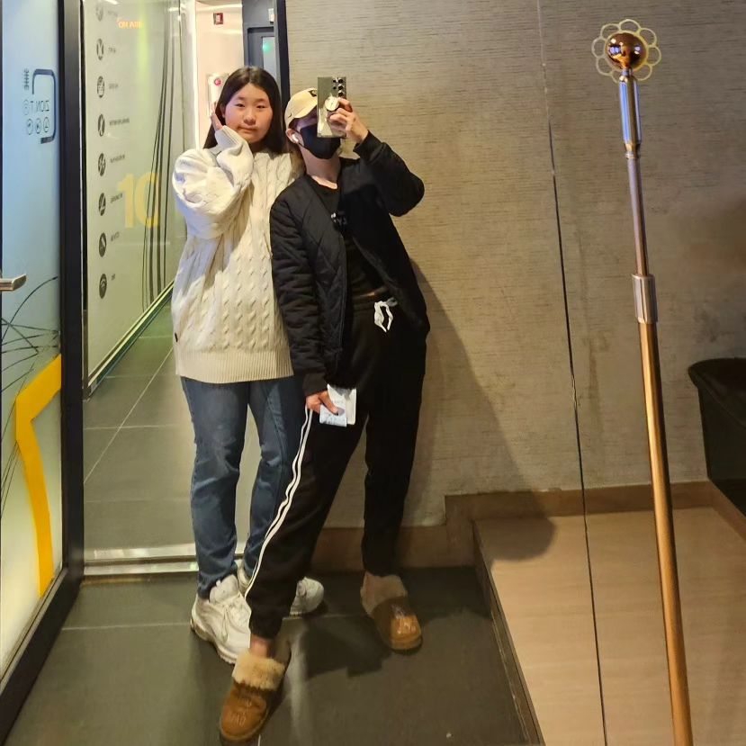 #첫줄

막걸리 살짝~~~~ 드셔보시고는
맛이 간 레이시데리고
잠깐 나가서
코인노래방으로 🎤
계속 돈 넣는 레이시덕분에
21곡 부르고 나옴;;;;;;
코인 노래방서 21곡 부르기.처음이네🙄
.
.
.
.
#ootd