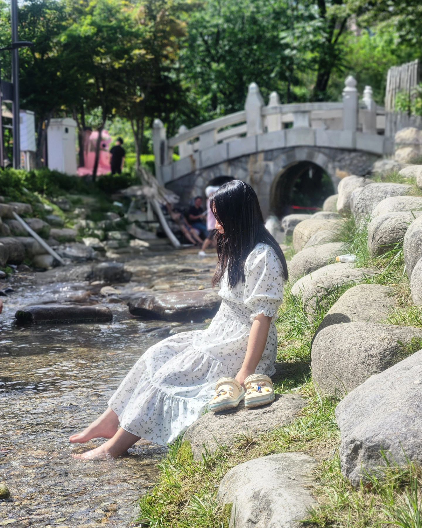 올여름 물놀이는 여기서! #제작지원
바닥이 투명하게 다 보일 정도로 맑은 하천에서 물놀이도 하고 워터 퍼레이드까지 즐길 수 있는 곳🩵
2024 태백 한강·낙동강 발원지 축제
열대야가 없는 시원한 도시 태백에서
시원한 여름 축제가 진행중인데요!
일요일에는 워터밤 분위기도 느낄 수 있으니
워터밤 못가서 아쉬웠다면 무조건 다녀오세요!😆
-
1️⃣,2️⃣ 황지연못
▪️낙동강 발원지
▪️연못으로 이어지는 하천에서 물놀이 가능
(연못은 물놀이 금지!)
3️⃣,4️⃣ 문화광장
▪️워킹 퍼레이드
▪️에어바운스 풀장
▪️벨리곰 포토존
▪️대나무 물총, 타투 스티커, 컬러링 부채, 비치볼DIY 등 체험 부스
5️⃣~8️⃣오로라파크 신선 쿨크닉
▪️펫스타 13:00~ 17:00
펫 놀이터, 펫 콘테스트 등
▪️쿨시네마 19:30~ 23:00
파묘, 윙카, 맘마미아2, 듄:파트2
9️⃣,🔟 개막식
-
올 여름 휴가는 태백 한강·낙동강 발원지축제로
다녀와보세요!
📌 2024 태백 한강·낙동강 발원지축제
✔️축제일정
24.07.27~24.08.04
✔️황지연못, 태백역, 오로라파크,
구문소, 장성 중앙시장 등
* 태백시 제작지원 받아 작성되었습니다.
#여름축제 #태백여행 #강원도여행 #여름여행
