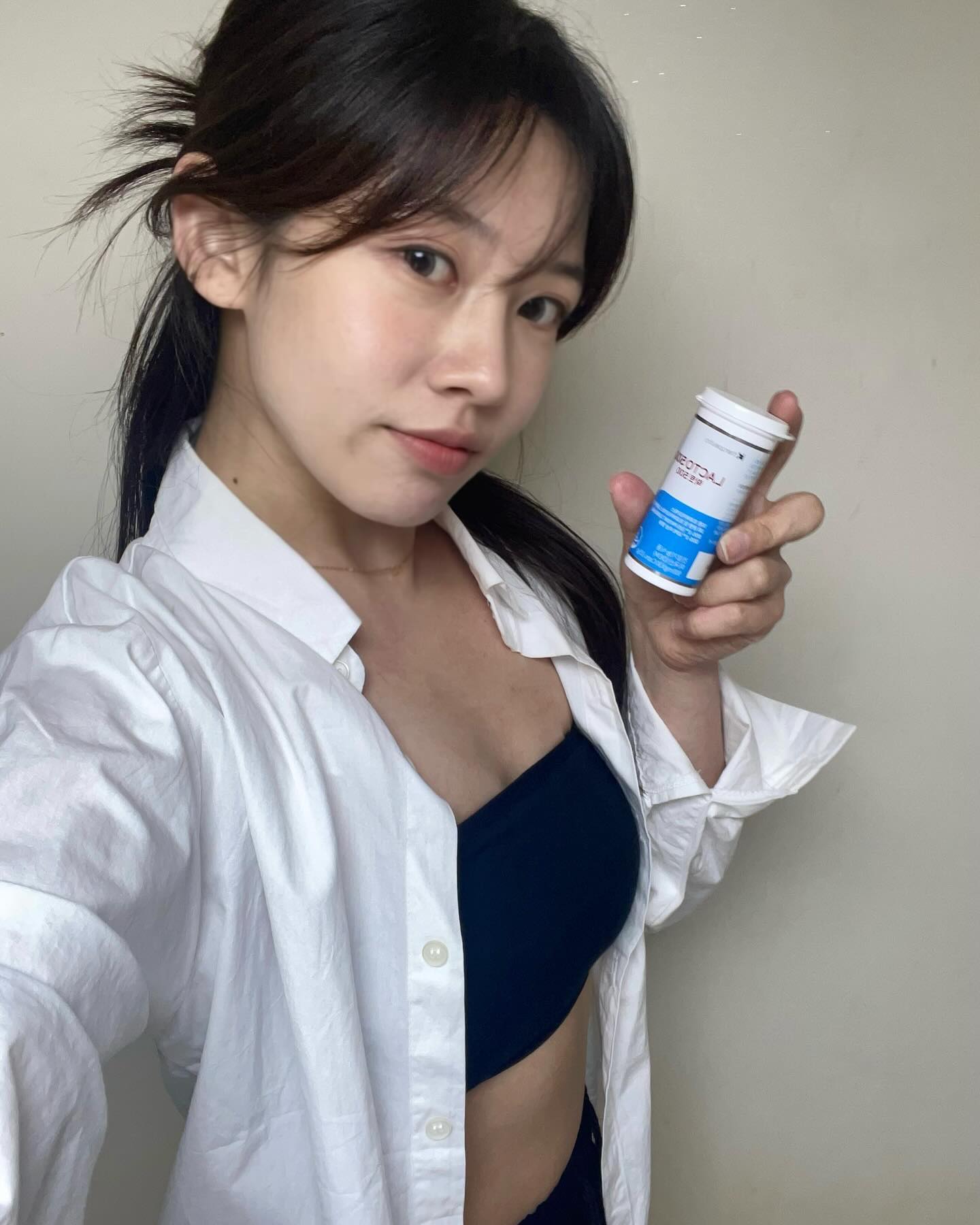 #광고 lacto500 

I’m thrilled to share my experience with these probiotics I’ve personally been taking for nearly five years! 🤍

actually, I used to suffer from random hives on my body,
and a friend of mine recommended me this probiotics.

after taking those for about six months, 
I noticed the hives weren’t occurring as frequently as before, 
so I decided to keep taking it 🙂‍↕️

now, it’s been almost five years, 
and I barely get those random hives anymore!

I now understand the importance of gut health,
so I make sure to take the probiotics every morning on an empty stomach with warm water 🥛

so if you’re looking to improve your gut health, 
I highly recommend checking out this product! 

lacto500
개인적으로 5년 째 먹고있는 유산균이자
제가 너무나 아끼는 제품인데요 🩵

예전에 친구한테 추천받고 먹기 시작했는데
안 좋던 몸 컨디션이 여러모로 눈에 띄게 개선되어서 
꾸준히 먹게 된 제품이에요! 

사실 가격대가 다른 유산균보다는 조금 있는 편이라, 
4년 정도 먹고 몸 상태가 많이 개선된 후에는 
다른 유산균으로 바꿔서 몇 개월 먹기도 했습니다 😵‍💫
하지만 결국 락토500에게로 다시 돌아갔을만큼
너무 좋았던 제품이에요! 🤍

장이 건강해야 몸이 전반적으로 건강하다고 하더라구요,
그러니 여러분도 장 건강 꼭! 꼭! 챙기세요!
(실제로도 저는 유산균 전도사입니다,,,,, 🤍) 

그리고 가능하다면 
락토500 6개월 먹어보는 거 너무너무 추천해요! 🫶🏻

#bestprobiotics
#광고 #출근길유산균 #수험생유산균 #출산전후락토500 #365일정확한화장실락토500 #얼루어락토500올커버품평단 #케이세라퓨틱스 #락토500 #올커버유산균 # 쾌변유산균락토500