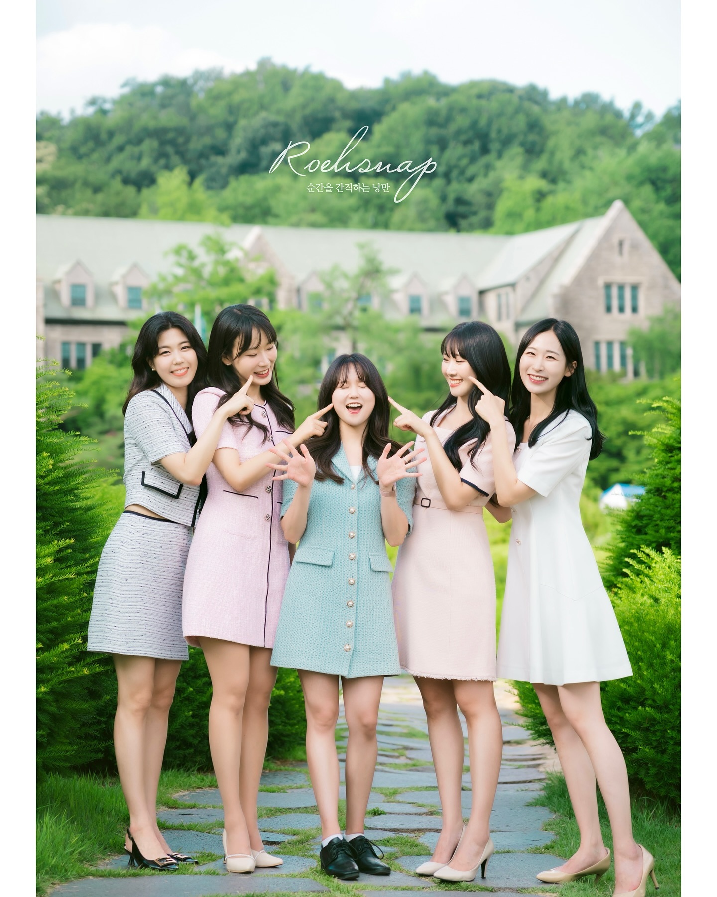 청량한 계절 속 
우리들의 시간💚

#이대졸업사진 #이대졸업스냅 #이대졸업식 
#이화여대 #이대 #연대졸업사진 #졸업사진포즈 
#여포존 #졸업사진 #우정사진 #우정스냅 #이화그린