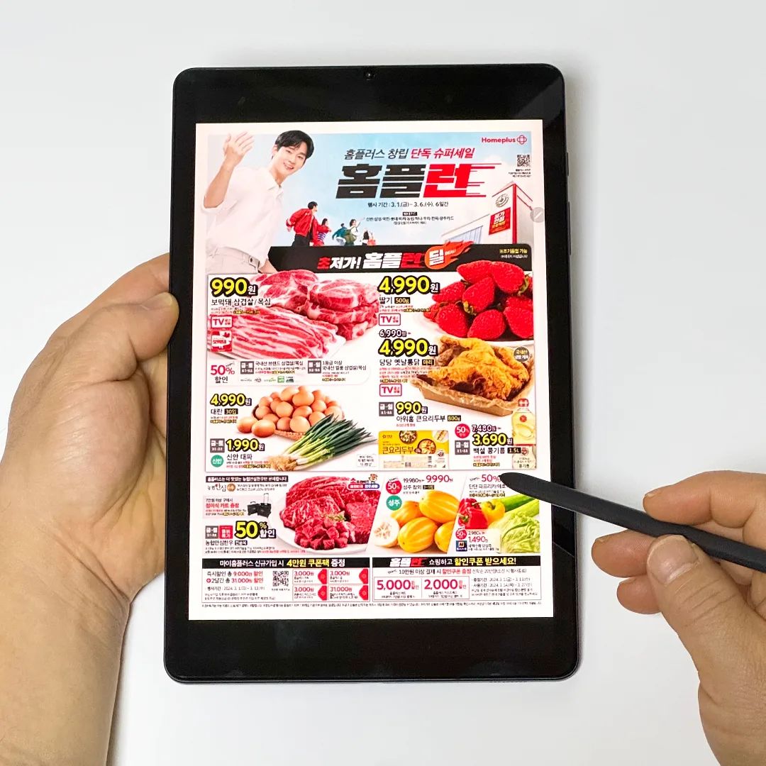#광고  homeplus_life

얼마나 기다렸던 소식인지!!!
안그래도 냉장고가 텅 비어서 장봐야지 했는데. . 

놀라운 혜택과 압도적인 할인으로 가득한
#홈플러스 창립 #단독슈퍼세일

3월1일(금)~3월13일(수)까지 2주간 큰 할인
혜택으로 만나볼 수 있어요

생활에 꼭  필요한 상품들이
너무 많은 #홈플런 행사 첫주차에는 
한우,삼겹살 반값행사로 시작!

이번주 6일간 3/1(금)~3/6(수)까지 행사항목은요!

아이들이 좋아하는 고기 🍖
✔️농협안심한우 전품목 50% 할인 *3/1(금) ~ 3/4(월) 
(멤버특가, 1인 2kg 한정, 전점 일 400마리 한정)
✔️보먹돼 삼겹살/목심 100g 990원 (1인 일 3kg 한정, 온라인 제외) *초저가! 홈플런딜 상품
✔️국내산 브랜드 삼겹살/목심 50% 할인 *3/1(금) ~ 3/2(토) (10대카드 결제 시, 온라인 제외, 서귀포점 제외)
✔️1등급 이상 국내산 일품 삼겹살/목심 50% 할인 *3/2(토) ~ 3/3(일) (10대카드 결제 시, 온라인 제외, 서귀포점 제외

간식으로  꼭  챙겨먹는 제철 과일 🍓
✔️딸기 500g 4,990원 (1인 2팩 한정, 전점 일 2만팩 한정, 온라인 제외) *초저가! 홈플런딜 상품
✔️성주참외 3~5입 50% 할인 9,990원 (10대카드 결제 시)
✔️항공직송 망고/무지개 망고 각 1,980원 *3/1(금) ~ 3/3(일) (1인 5개 한정)
✔️제주 천혜향/한라봉 4~8입 50% 할인 각 9,990원 *3/1(금) ~ 3/3(일) (10대카드 결제 시)

홈플러스가면 꼭 사는 🍗
✔️당당 옛날통닭 4,990원 (전점 일 1만마리 한정, 1인 2마리 한정, 온라인 제외, 밀양점, 영도점, 서귀포점 제외)
 *초저가! 홈플런딜 상품 
✔️당당 뿌렸당치킨 8,990원 (신상품)

신선한 야채는 무조건 홈플러스~ 🫑🥬
✔️신안 대파 1,990원 *3/1(금) ~ 3/2(토) (1인 1단 한정, 전점 일 7,000단 한정, 온라인 제외) *초저가! 홈플런딜 상품
✔️단단 파프리카 50% 할인 (10대카드 결제 시)
✔️애호박 50% 할인 (10대카드 결제 시, 온라인 제외)
✔️새벽수확 양상추 50% 할인 1,490원 (10대카드 결제 시

✔️대란 30입 4,990원 (1인 2판 한정, 온라인 제외) *초저가! 홈플런딜 상품
✔️작지만 알찬 완도 전복 50% 할인 890원 *3/1(금) ~3/3(일) (멤버특가, 전점 50만마리 한정)
✔️아워홈 큰요리두부800g 990원 *3/1(금) ~ 3/3(일) (1인 2개 한정) *초저가! 홈플런딜 상품
✔️백설 콩기름 1.5L 50% 할인 3,690원 *3/1(금) ~ 3/3(일) (전점 6만개 한정, 1인 2개 한정, 온라인 제외) *초저가! 홈플런딜 상품

✔️파스타소스/면 80여종 1+1 (파스타 소스와 면 교차구매 불가)
✔️시리얼 60여종 1+1*3/1(금) ~3/3(일)

•밀양 감자/호박 고구마 1.5kg/꿀 고구마 2kg 50% 할인 각 6,990원 (10대카드 결제 시)
•노르웨이 생연어 구이용/횟감용 100g 40% 할인 3,600원/3,900원 (멤버특가)
•생물 주꾸미 100g 40% 할인 3,480원 * 3/1(금) ~ 3/3(일) (멤버특가)
•봉지라면 멀티팩 50여종 3개 9,900원 (1인 6개 한정)
•떡볶이/파스타 2인분 전품목 1+1 *3/1(금) ~ 3/3(일) (떡볶이 PB상품 제외)
•케찹/마요네즈/드레싱 50여종 1+1*3/1(금) ~ 3/3(일)
• 국/탕/찌개 70여종 1+1 *3/1(금) ~ 3/3(일)
•고추장/된장/쌈장 60여종 1+1

매주 새로운 할인혜택으로 찾아오는
홈플러스 창립 단독 슈퍼세일
저도  내일 아이들과 #오픈런 하러 가보렵니다.

#홈플러스홈플런 #홈플러스창립 #홈플러스세일 
#홈플러스할인 #오픈런 #홈플런딜 
#딸기할인 #한우반값 #삼겹살반값 #한우할인
#채소반값 #할인 #반값 #반값쇼핑 #마트 #마트할인
#장보기할인혜택 #마트장보기 #새학기세일 #새학기음식 
#삼겹살데이 #삼겹살할인 #삼겹살 #단독세일 #슈퍼세일
#창립세일 

본 포스팅은 홈플러스로 부터 제품을 지원받아 작성된 컨텐츠입니다