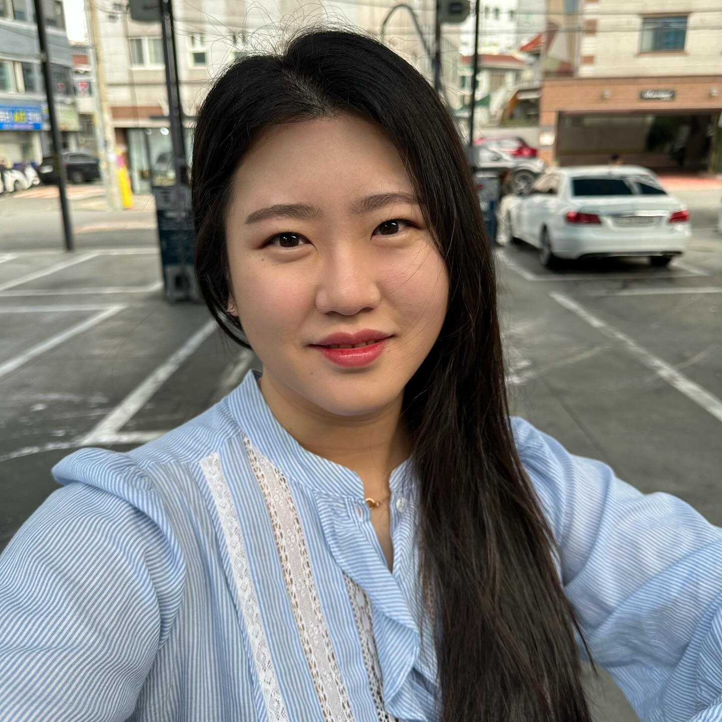 노는게 제일 좋아
얄루✧*.◟(ˊᗨˋ)◞.*✧
여전히 나의 #꿈 #돈많은백수가되고싶다