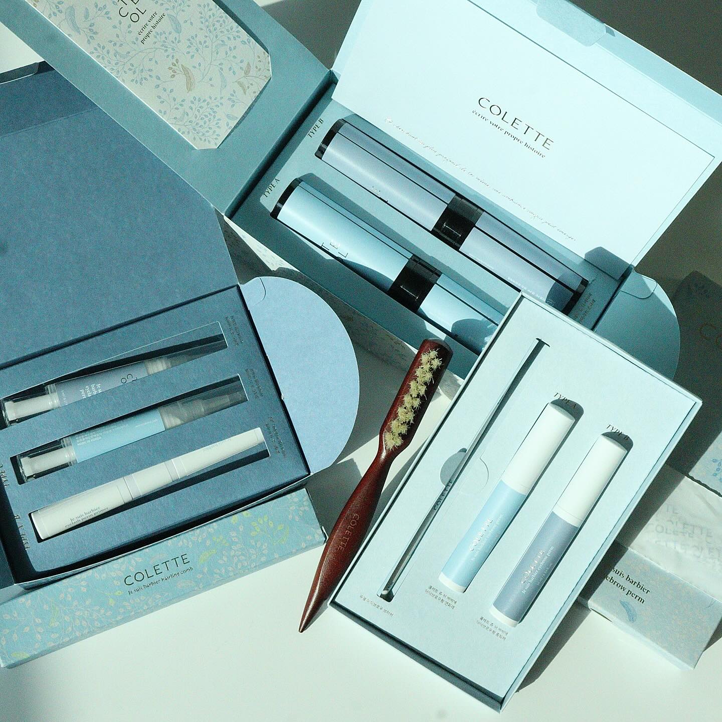 #제품제공 notre.colette 
집에서도 쉽게 펌이 가능한 #콜레트 쥬 쉬 바비에 아이래쉬펌, 아이브로우펌, 잔머리펌, 잔머리콤 키트! 펌제가 순하고 자극이 없지만 펌 효과는 최고!

키트 구성들이 엄청 알차더라구요🩵

▪️쥬 쉬 바비에 아이래쉬펌 (35,900원)
요즘 빠질 수 없는 속눈썹펌! 초보자도 컨트롤 하기 쉬운 구성품으로 절차를 간소화하여 쉽고 간편한 어플리케이터라는고! 처짐없이 또렷하게 최대 2개월 지속되는 컬링 효과를 볼 수 있어요!

▪️쥬 쉬 바비에 아이브로우펌 (38,900원)
원래 내 눈썹인 듯 얼굴형에 맞게 연출효과 주는 눈썹! 2way 어플리케이터로 누구나 간편하고 쉽게 눈썹 스타일링이 가능한데요! 함께 구성된 듀얼 브러쉬로 더 디테일한 스타일링이 가능하답니다!

▪️쥬 쉬 바비에 잔머리펌 (48,900원)
헤어라인 정리가 고민이신 분들에게 추천! 펌제부터 꼬리빗, 고정 집게핀, 가이드, 펌지까지 있어서 집에서 쉽고 간편하게 누구나 할 수 있어요! 섬세한 결 정리와 깔끔한 잔머리 정리가 가능하답니다!

▪️쥬 쉬 바비에 잔머리콤 (18,900원)
한 번의 터치로 깔끔한 잔머리를 정리하기 좋고, 휴대하기 좋은 편한 사이즈! 

쉽고 간편한 셀프 관리 해보셔요!
.
#글로우픽 #글로우픽서포터즈 #glowpick #2023글로우픽서포터즈 #콜레트 #아이래쉬펌 #아이브로우펌 #잔머리펌 #잔머리콤