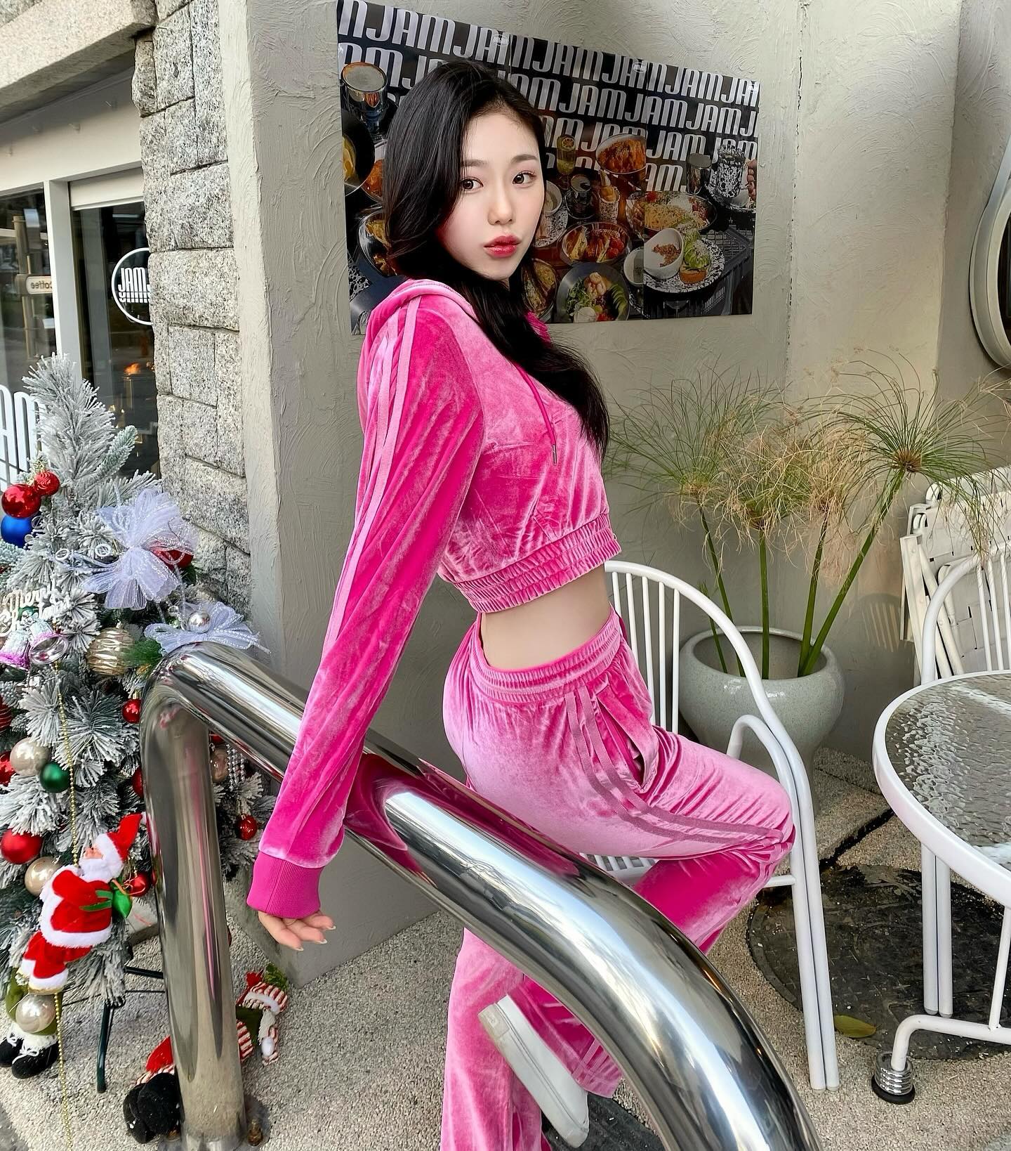 #협찬 nerdyofficial 
널디랑 세상 색 다 빼앗기 (?) 💗
내가 딱 좋아하는 핫핑크에 벨벳 👠