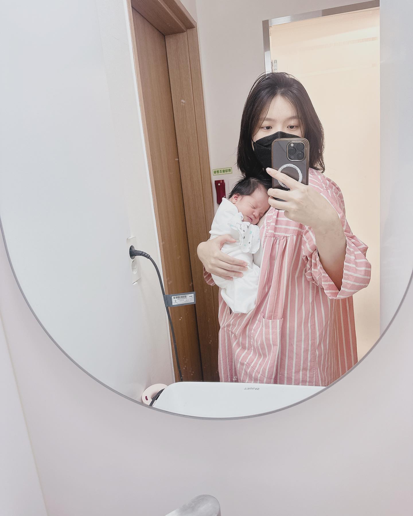태어나서 한 달 되자마자 수술하느라 고생 많았어🫶
앞으로 건강하게 쑥쑥 자라자 🥰❤️‍🔥